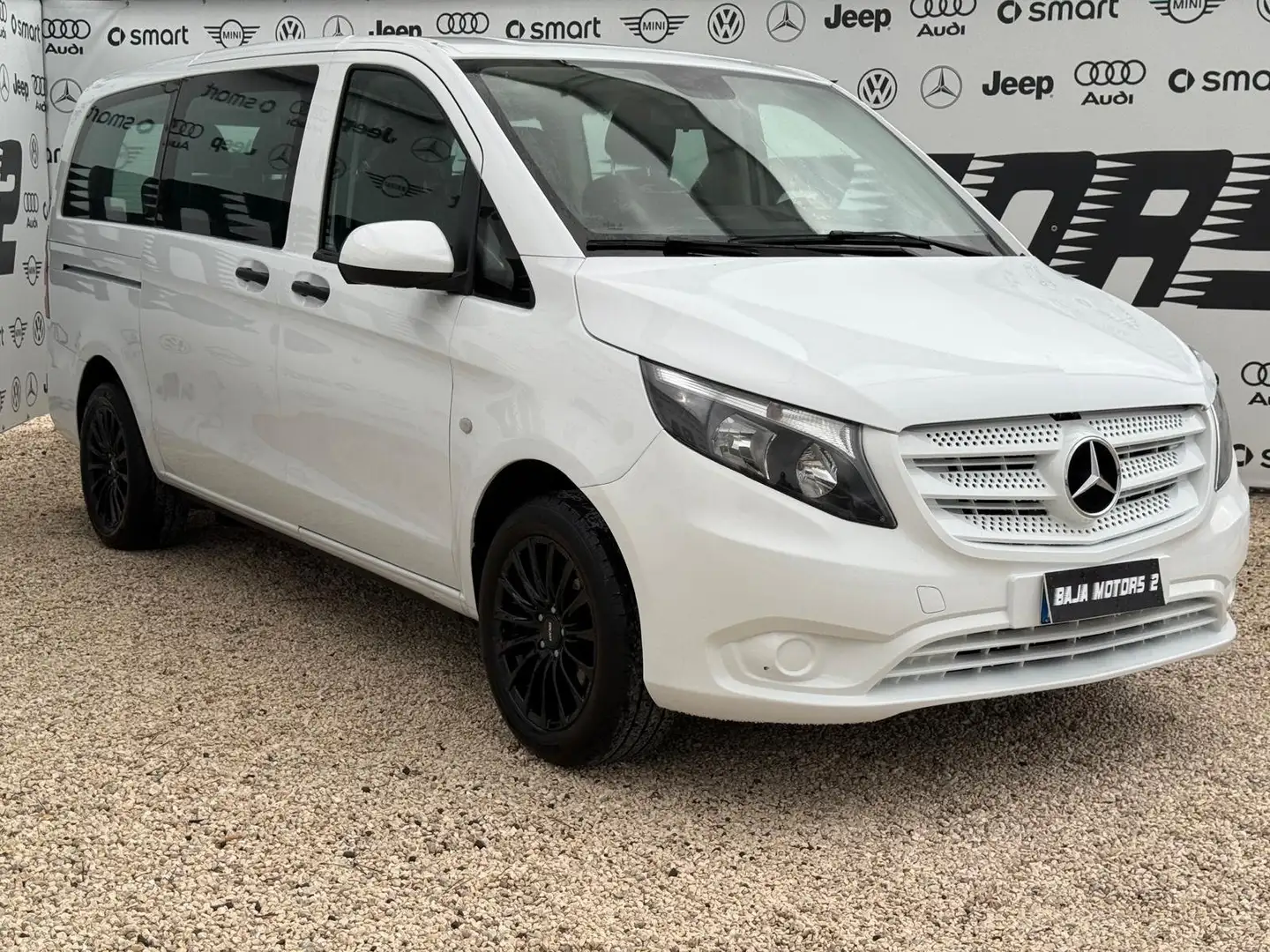 Mercedes-Benz Vito 2.0 114 cdi Tourer base long 9 pt automatico +IVA Blanc - 1