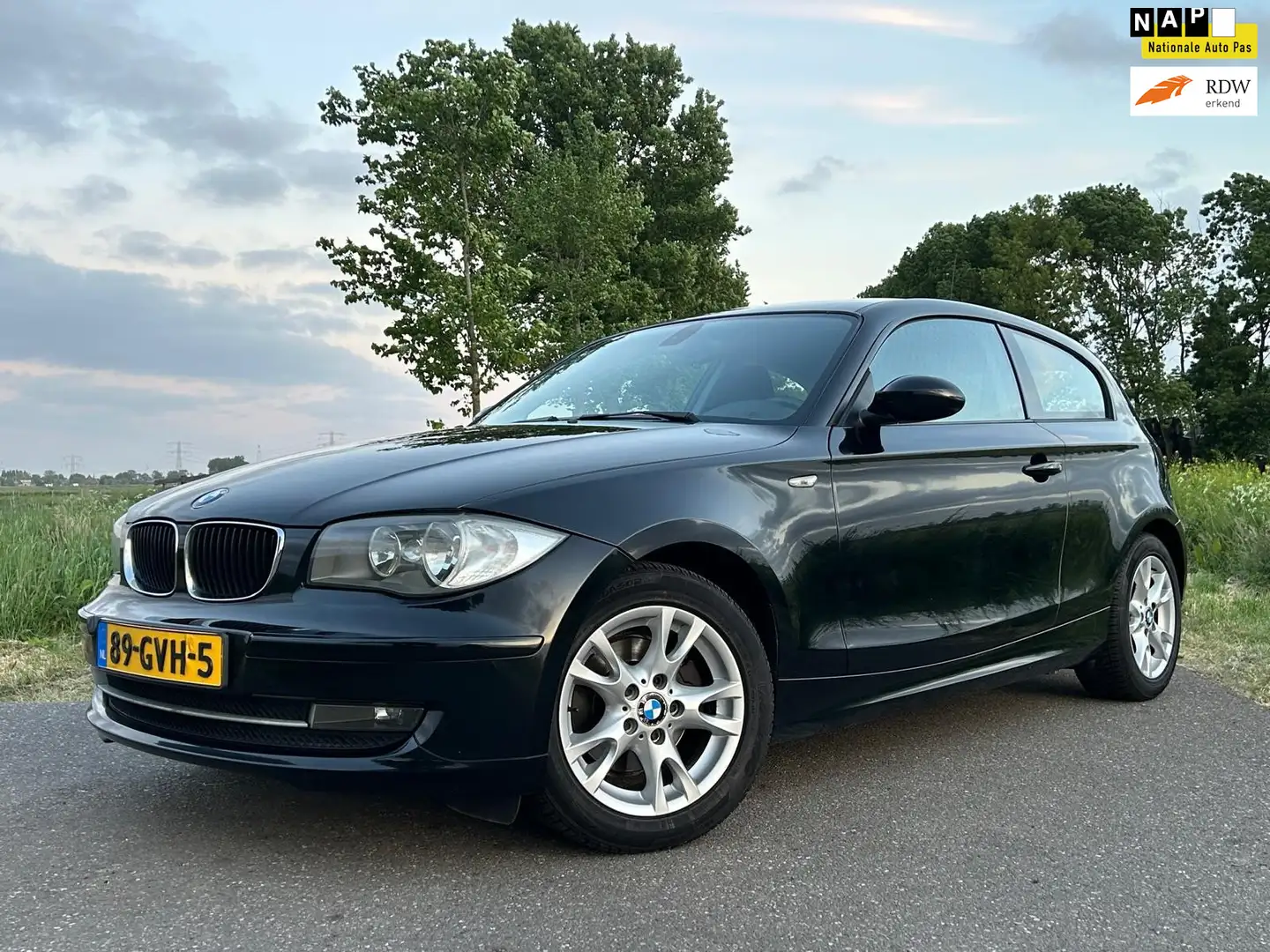 BMW 118 1-serie 118i Business Line Automaat * 2e Eigenaar Zwart - 1