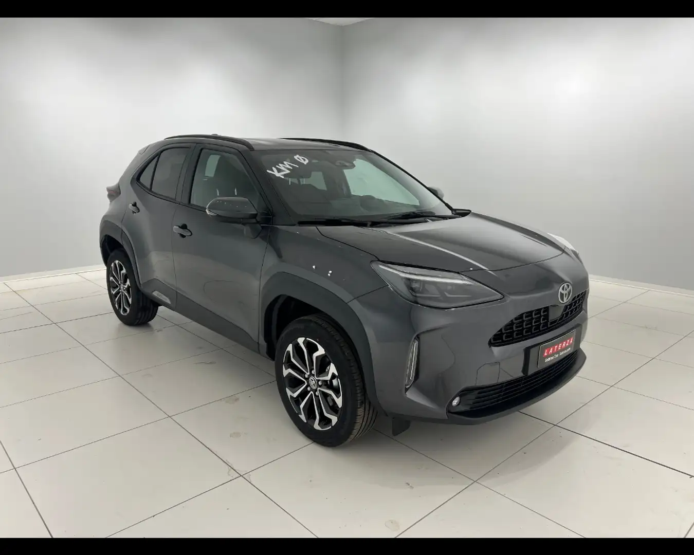 Toyota Yaris Cross 1.5 H Trend Grijs - 1