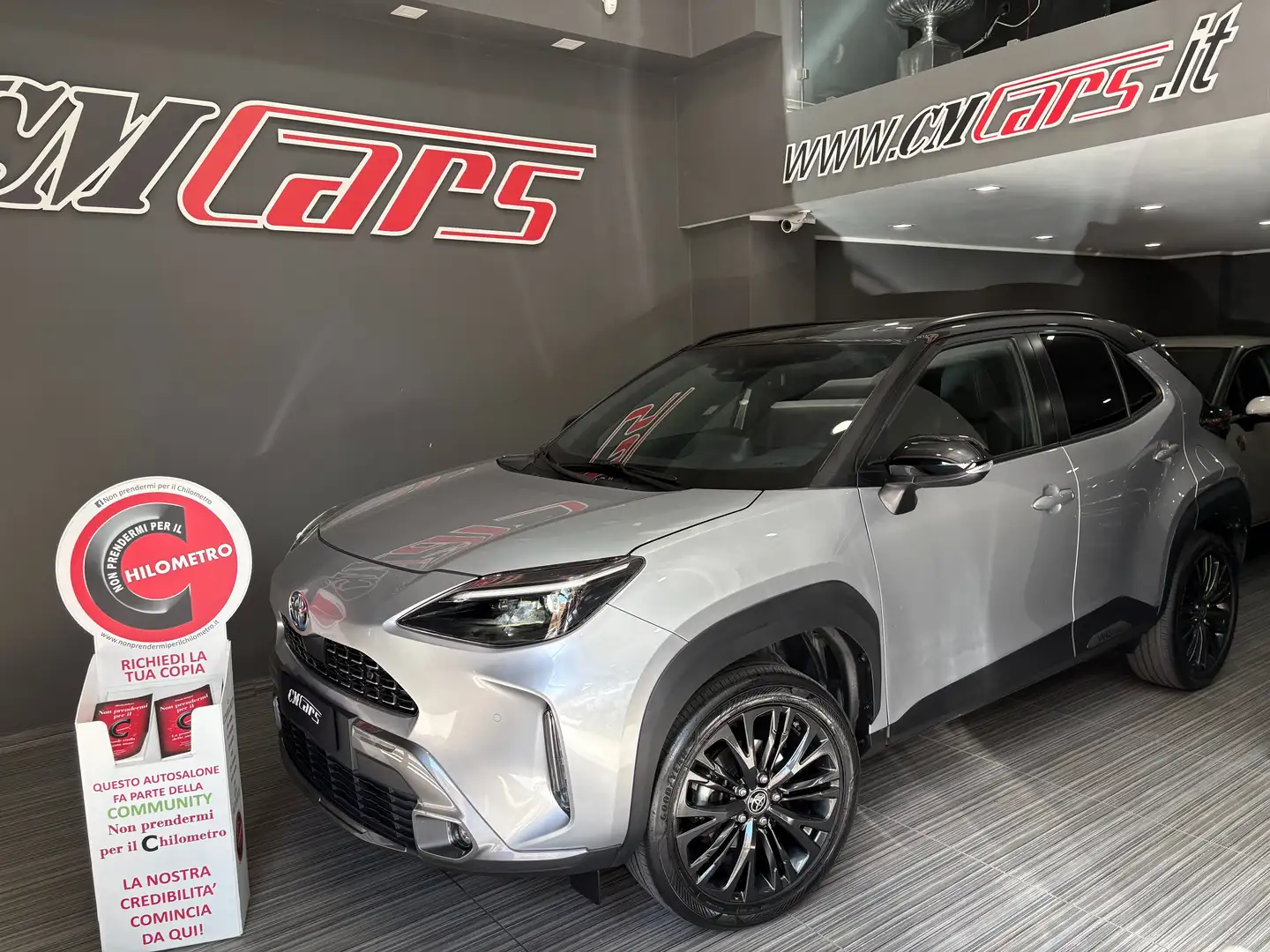 Toyota Yaris Cross 1.5 116cv Full Hybrid FWD E-CVT Adventure ITALIANA Silber - 1