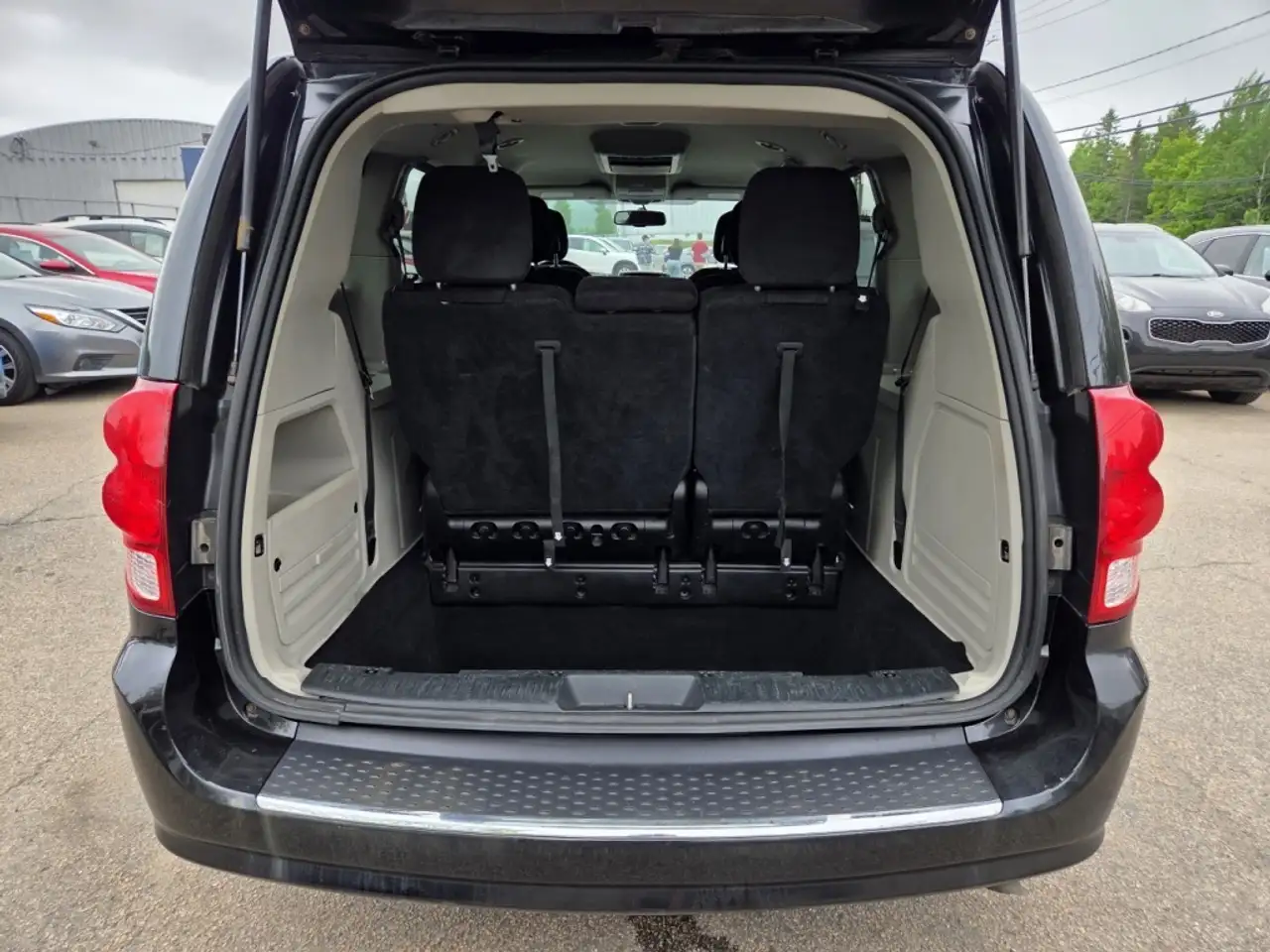 Dodge Grand Caravan снимка Dodge Grand Caravan