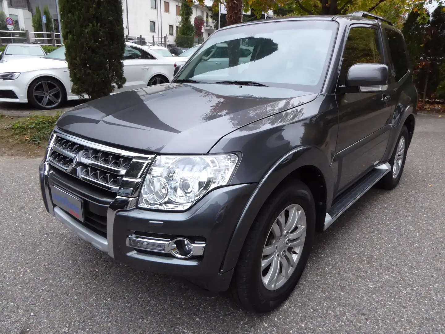 Mitsubishi Pajero Pajero 3.2 cr Instyle 3p auto *NAVI*LED*CAM*PANO* Gris - 1