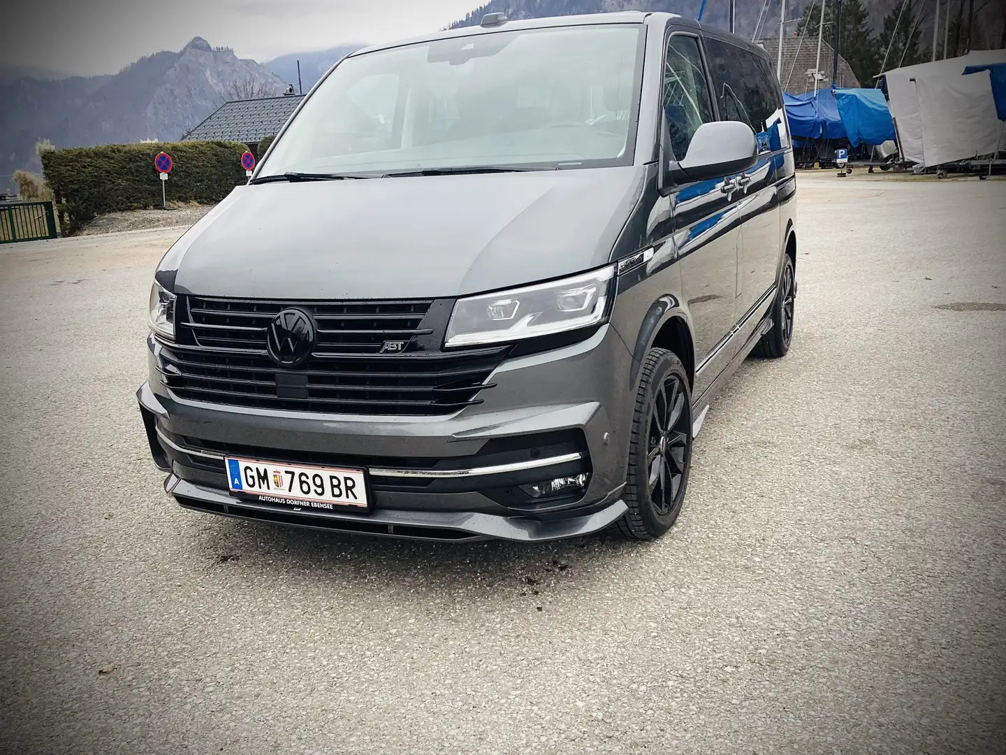 Volkswagen T6.1 Caravelle ABT Sportoptik, 5 Sitzer erweiterbar auf 6 Grau - 1