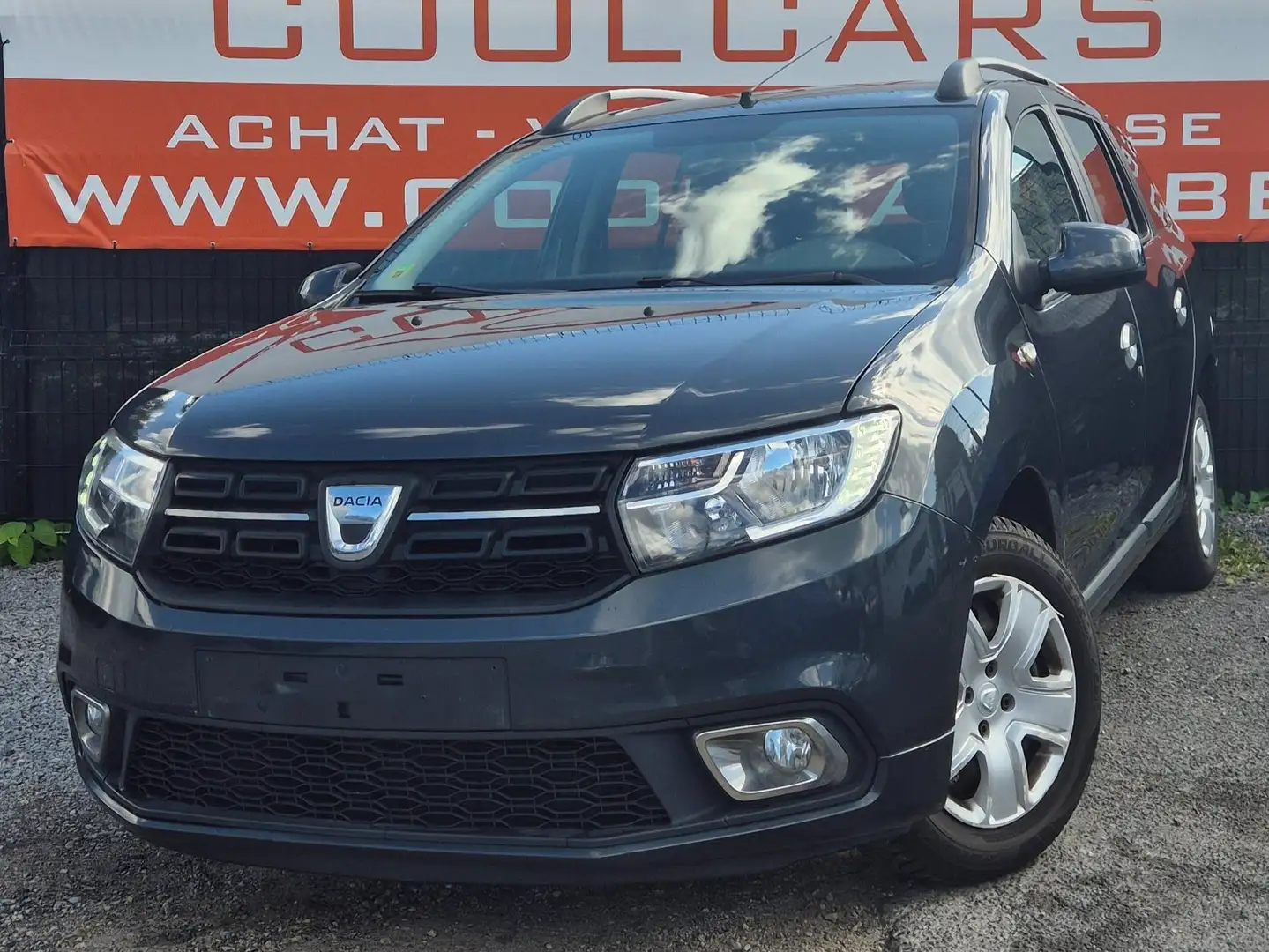 Dacia Logan MCV 0.9 TCe Lauréate Grijs - 1