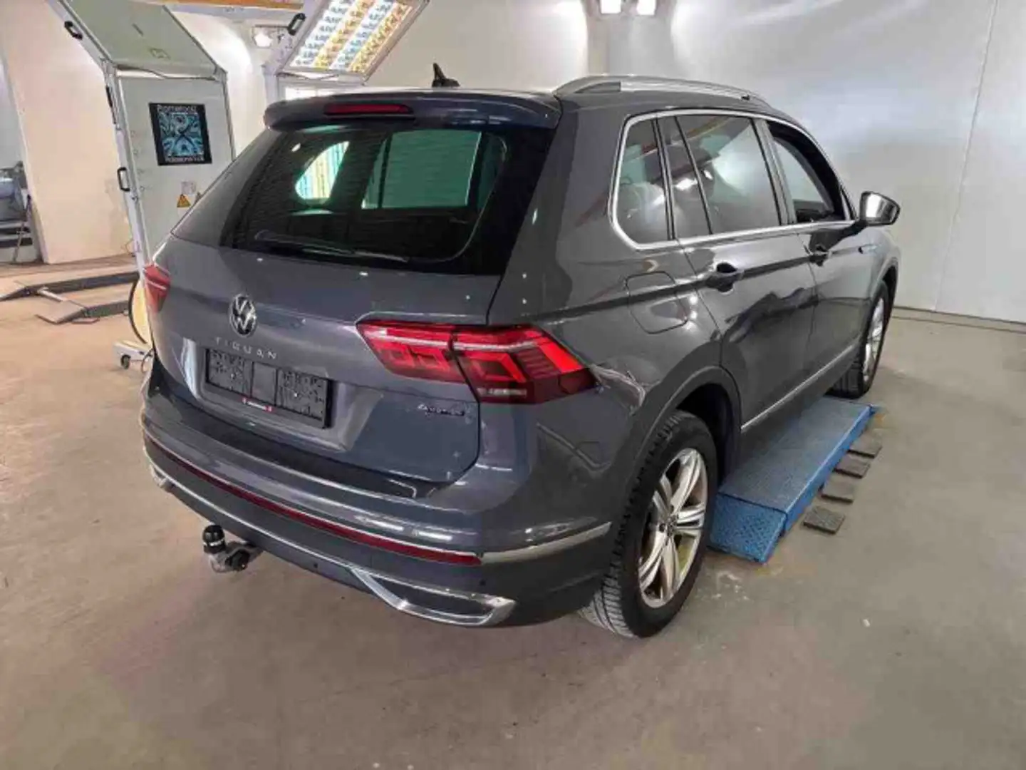 Volkswagen Tiguan Elegance 4Motion 2,0 TDI DSG LED NAVI AHK Gris - 2