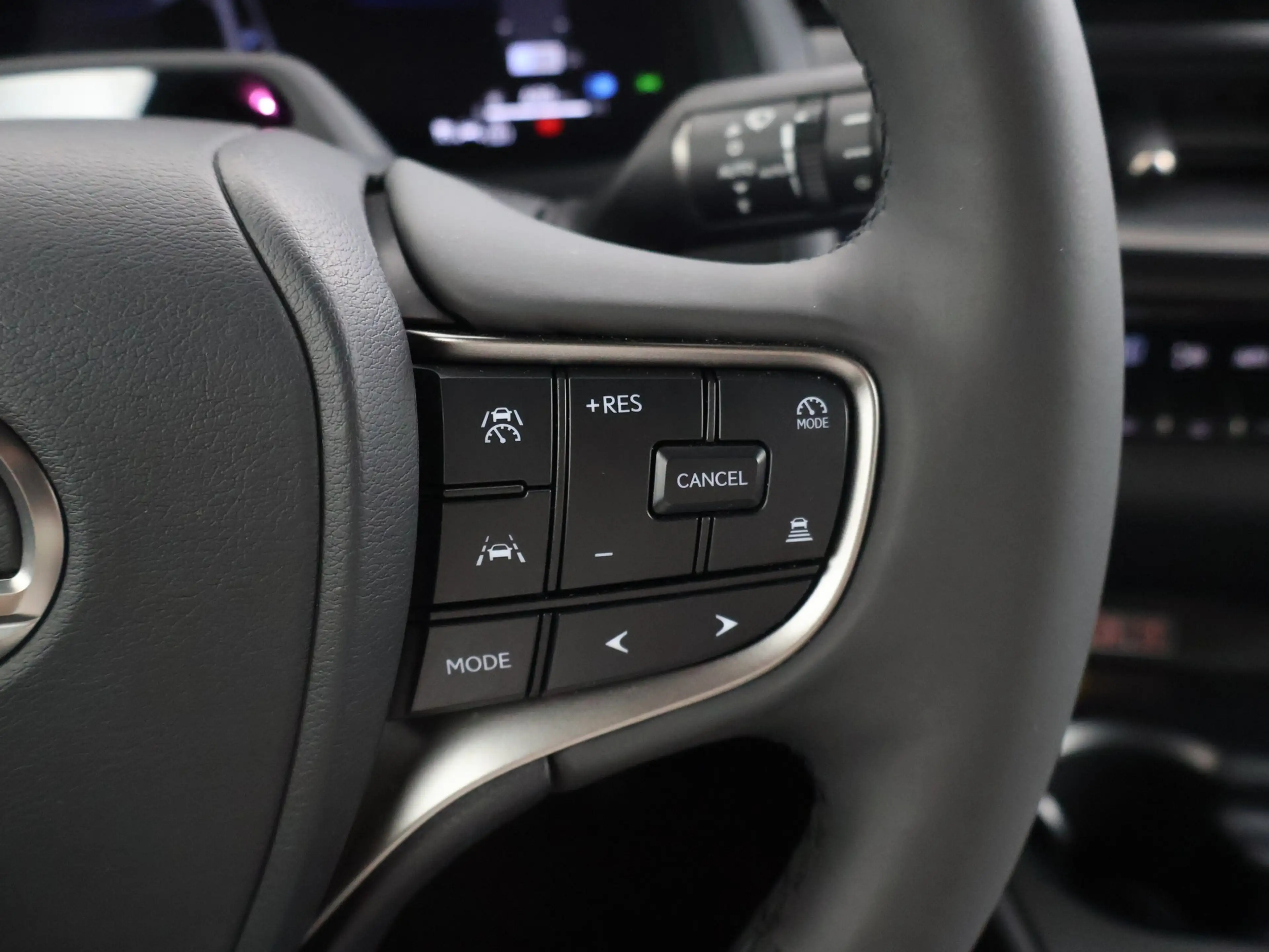 Lexus UX 300h 35th Edition — photo 10