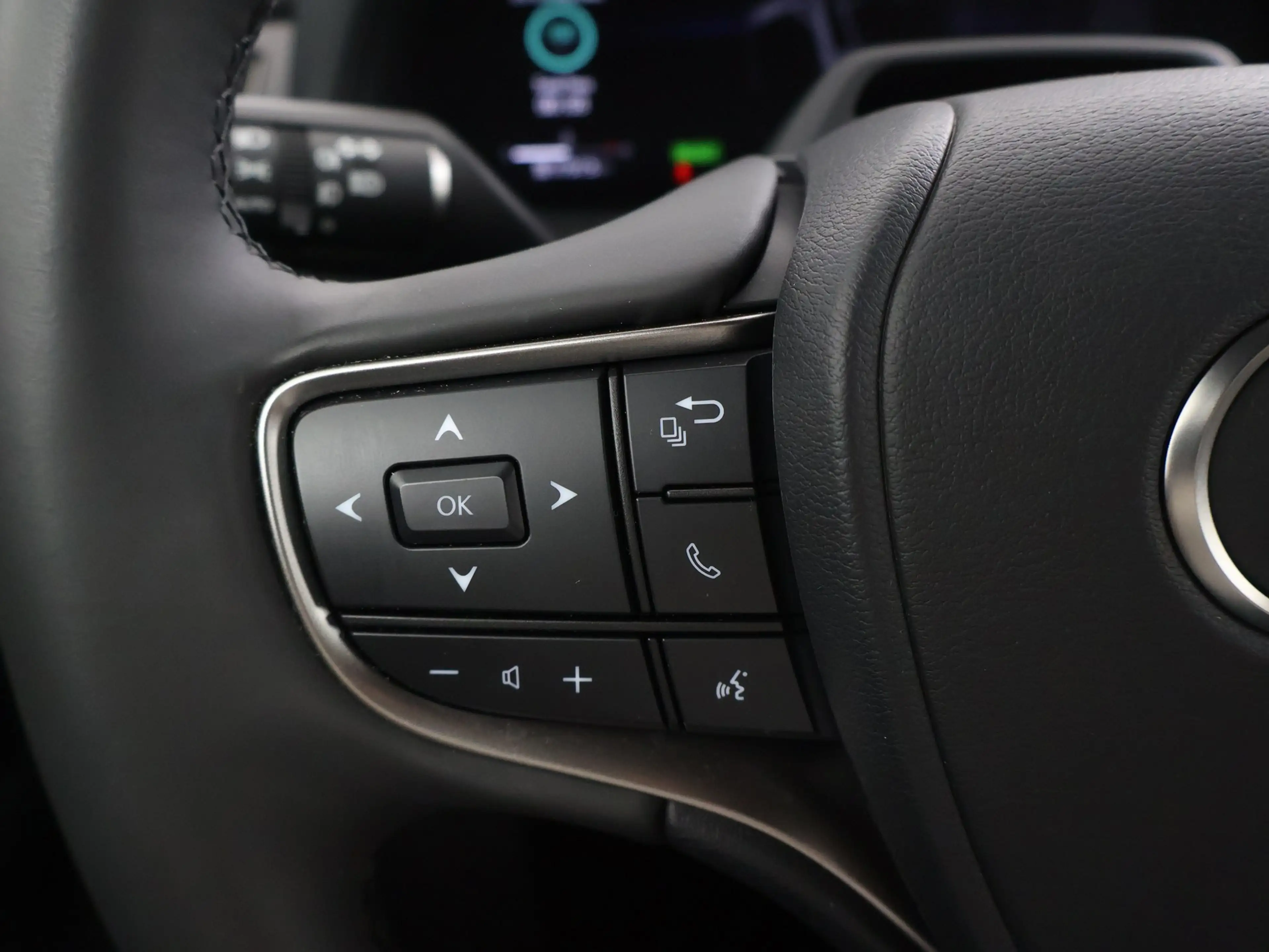 Lexus UX 300h 35th Edition — photo 9