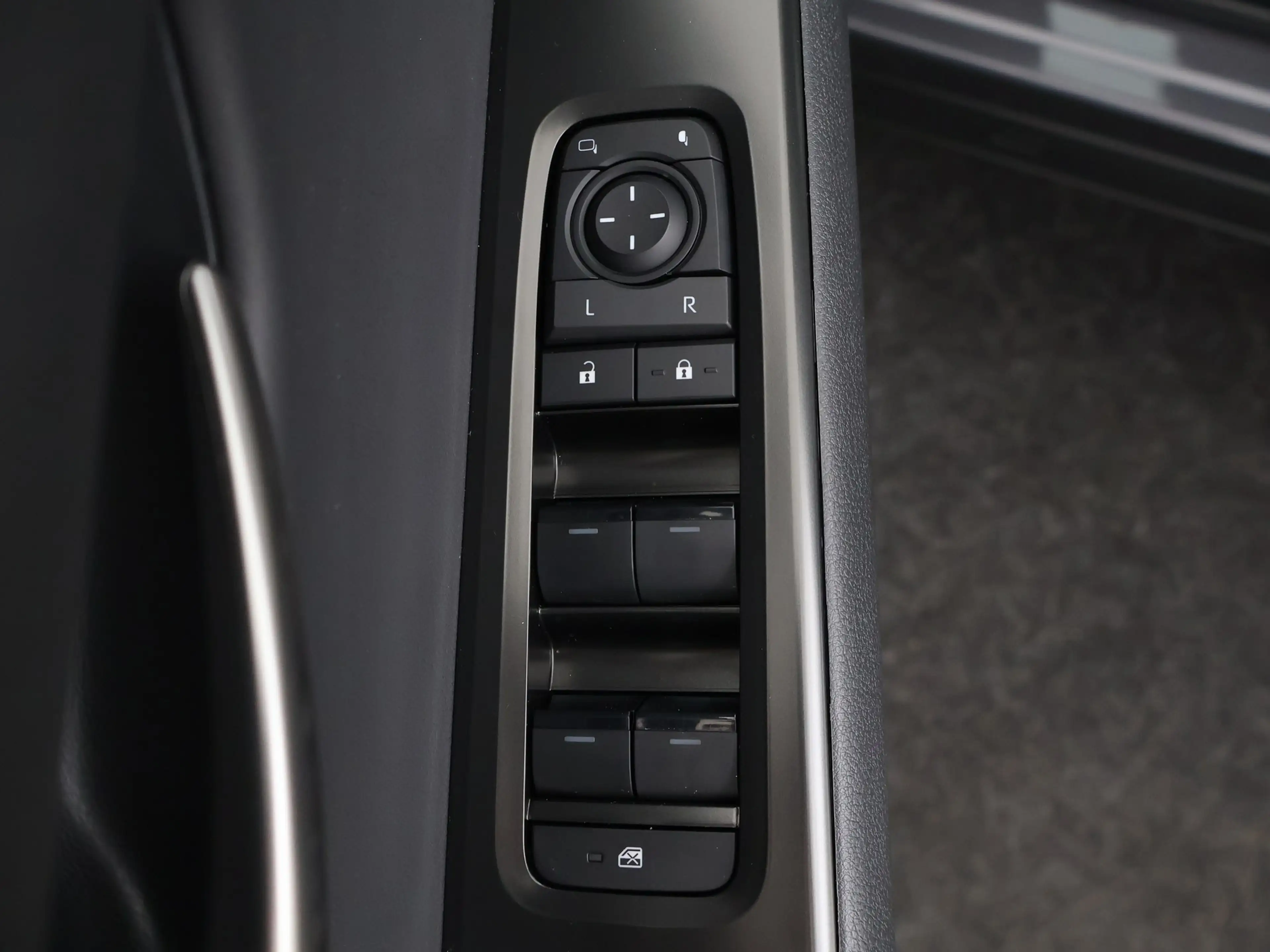 Lexus UX 300h 35th Edition — photo 5