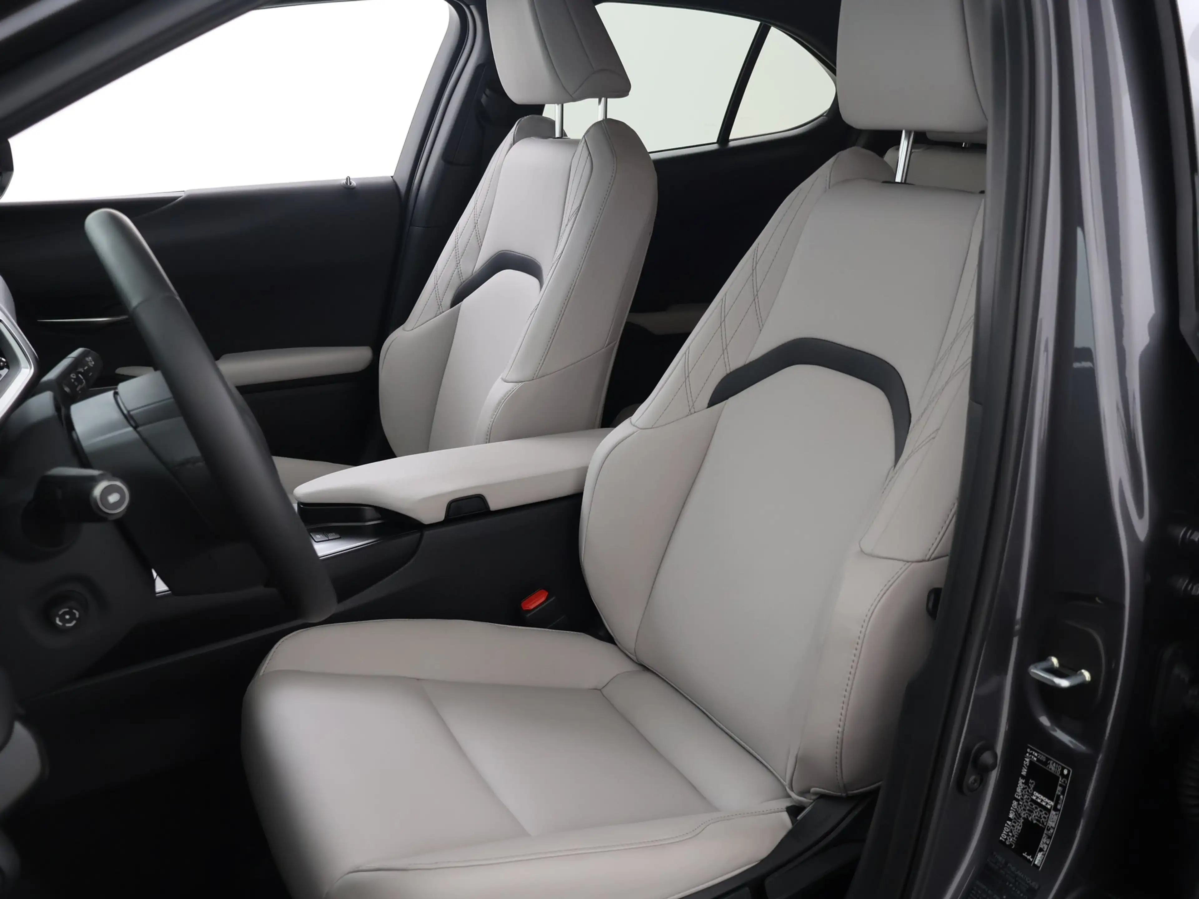 Lexus UX 300h 35th Edition — photo 6