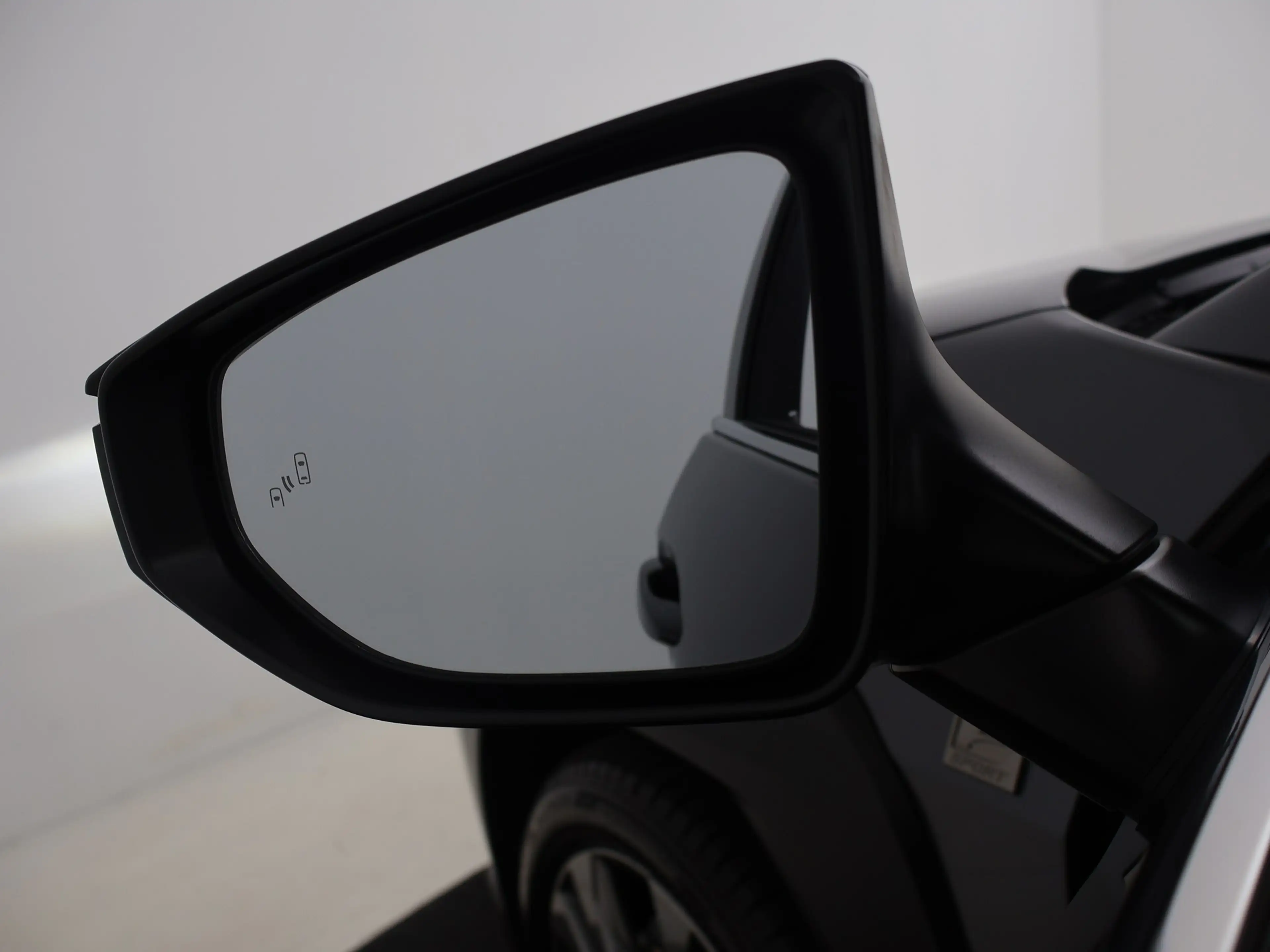 Lexus UX 300h 35th Edition — photo 4
