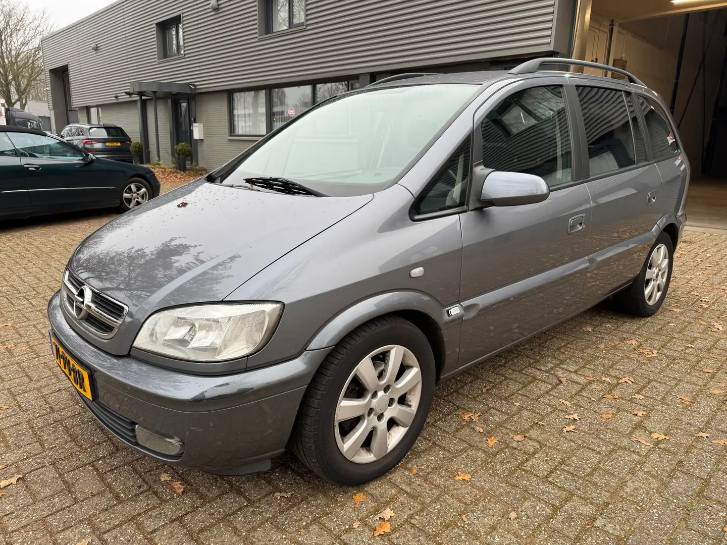 Opel Zafira 1.6-16V Maxx Gris - 1