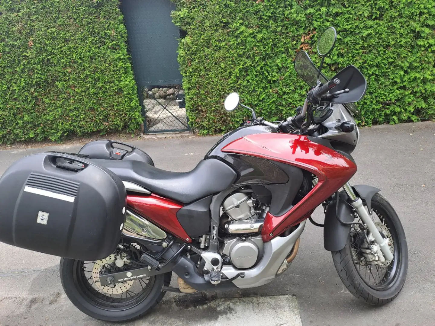 Honda XL 750 Transalp Rot - 2