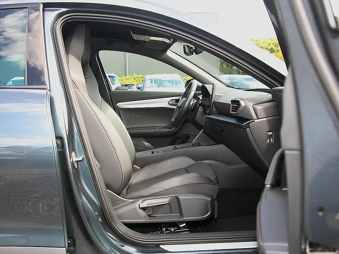 CUPRA Formentor 1.4 TSI VZ e-Hybrid NAVI KAM LED SH Grau - 2