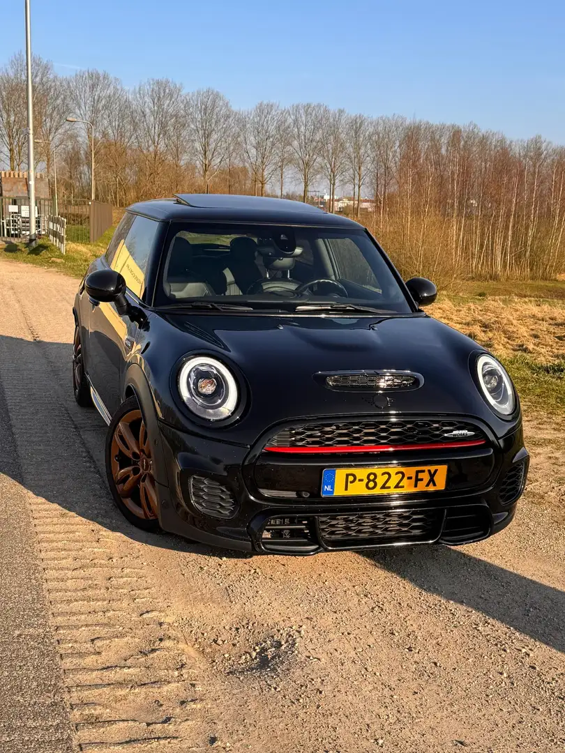 MINI John Cooper Works 2.0 JCW. Chili Černá - 1