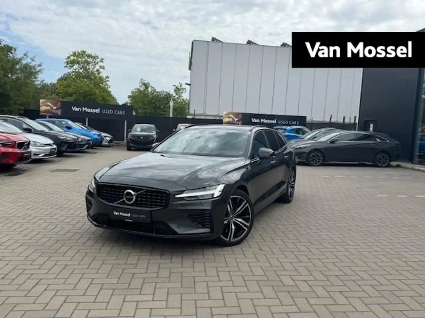 Volvo V60 2.0 T6 Recharge AWD R-Design Grigio - 1