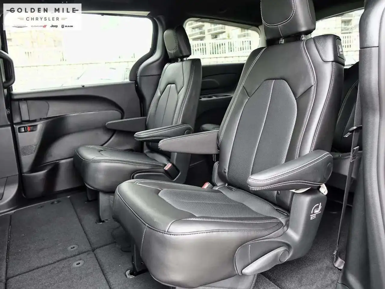 Chrysler Grand Caravan снимка Chrysler Grand Caravan