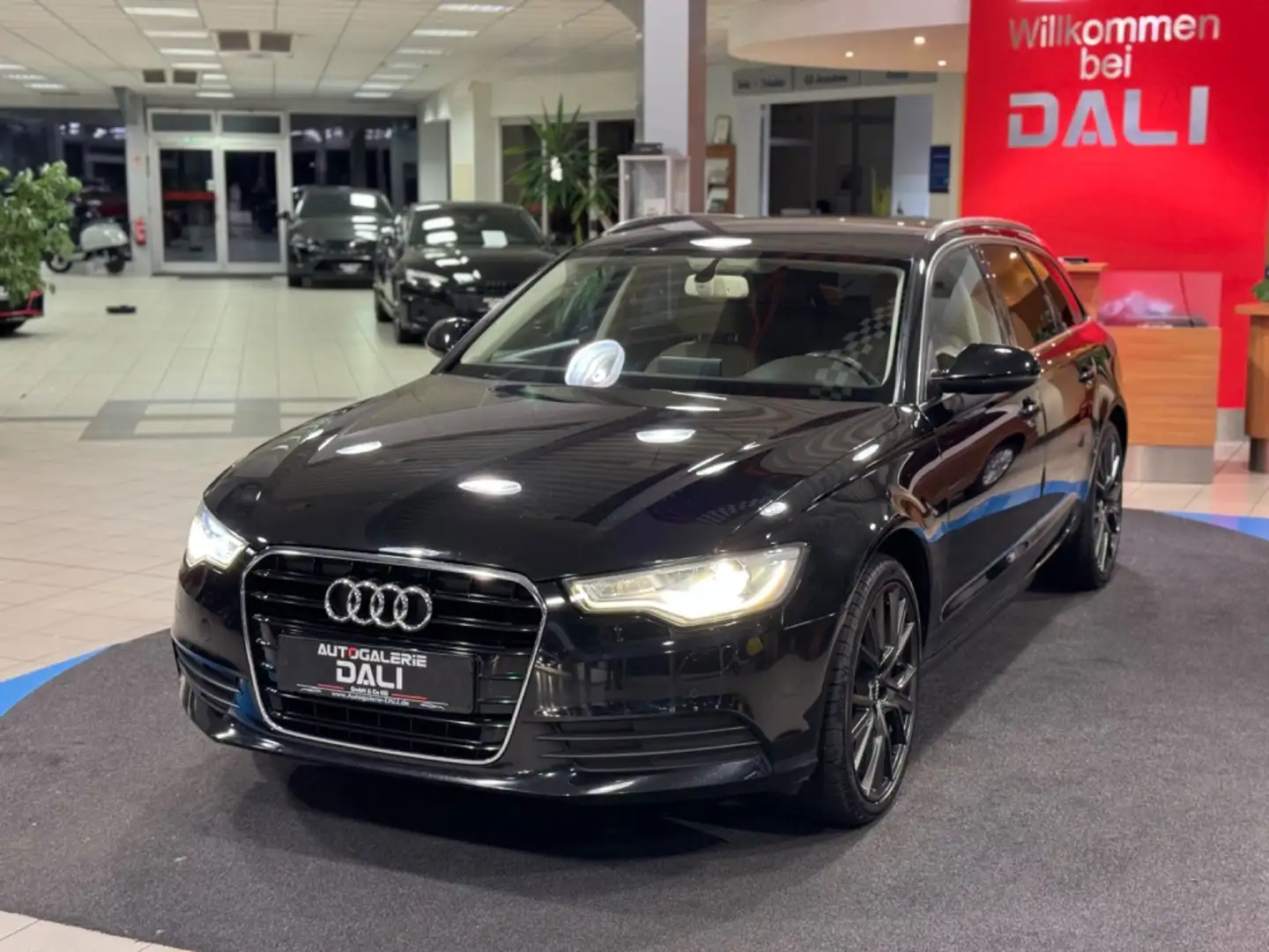 Audi A6 Avant 2.0 TDI  NAVI-XENON-PDC-AHK-KAMERA Schwarz - 1