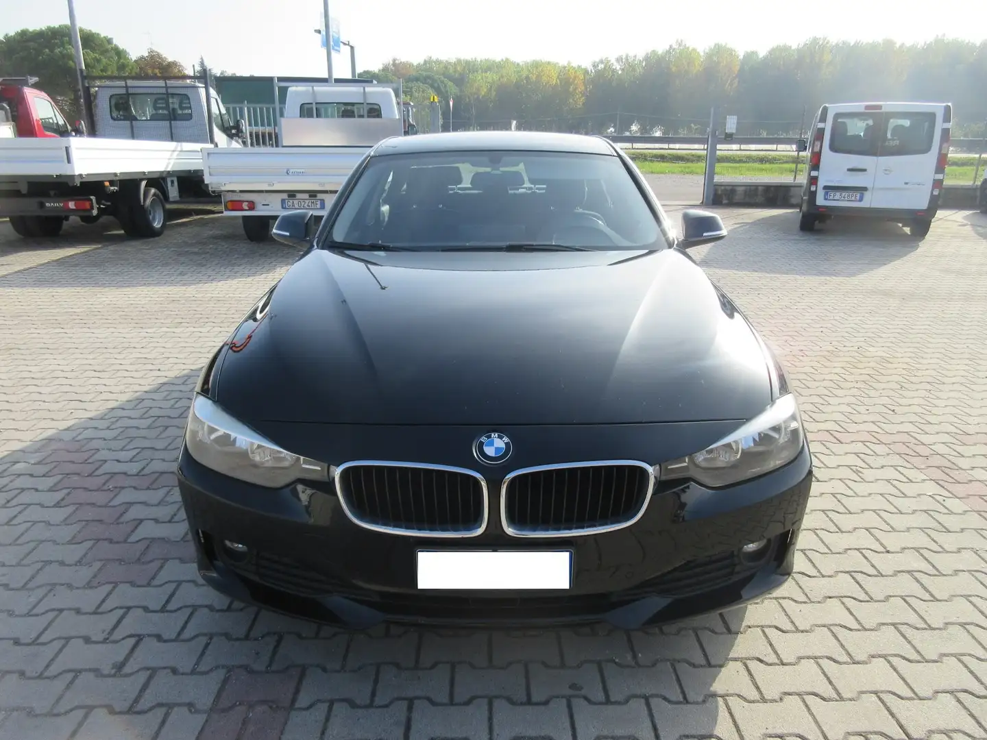 BMW 318 d BERLINA 4P AUTOMATICA Nero - 2
