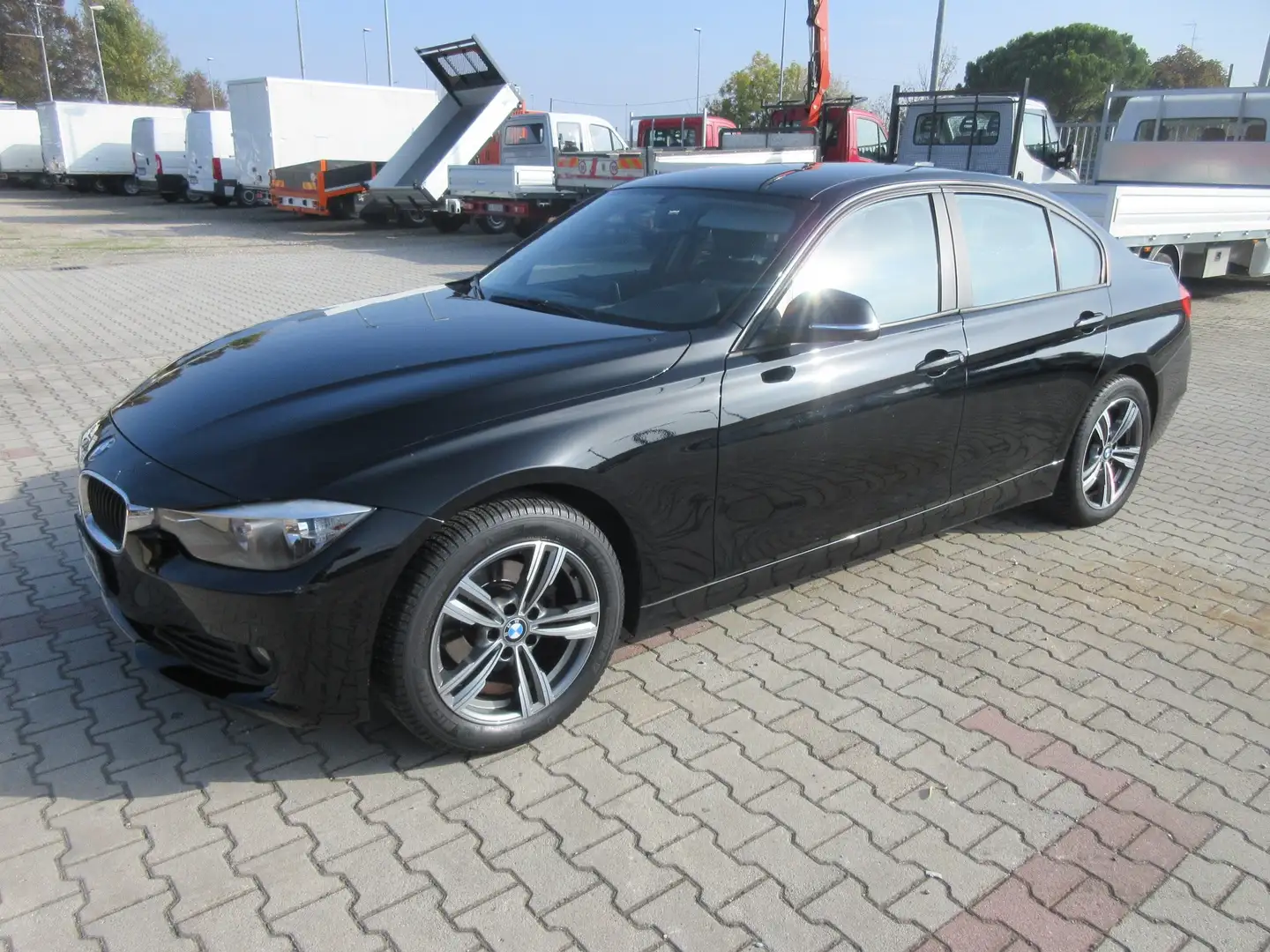 BMW 318 d BERLINA 4P AUTOMATICA Nero - 1