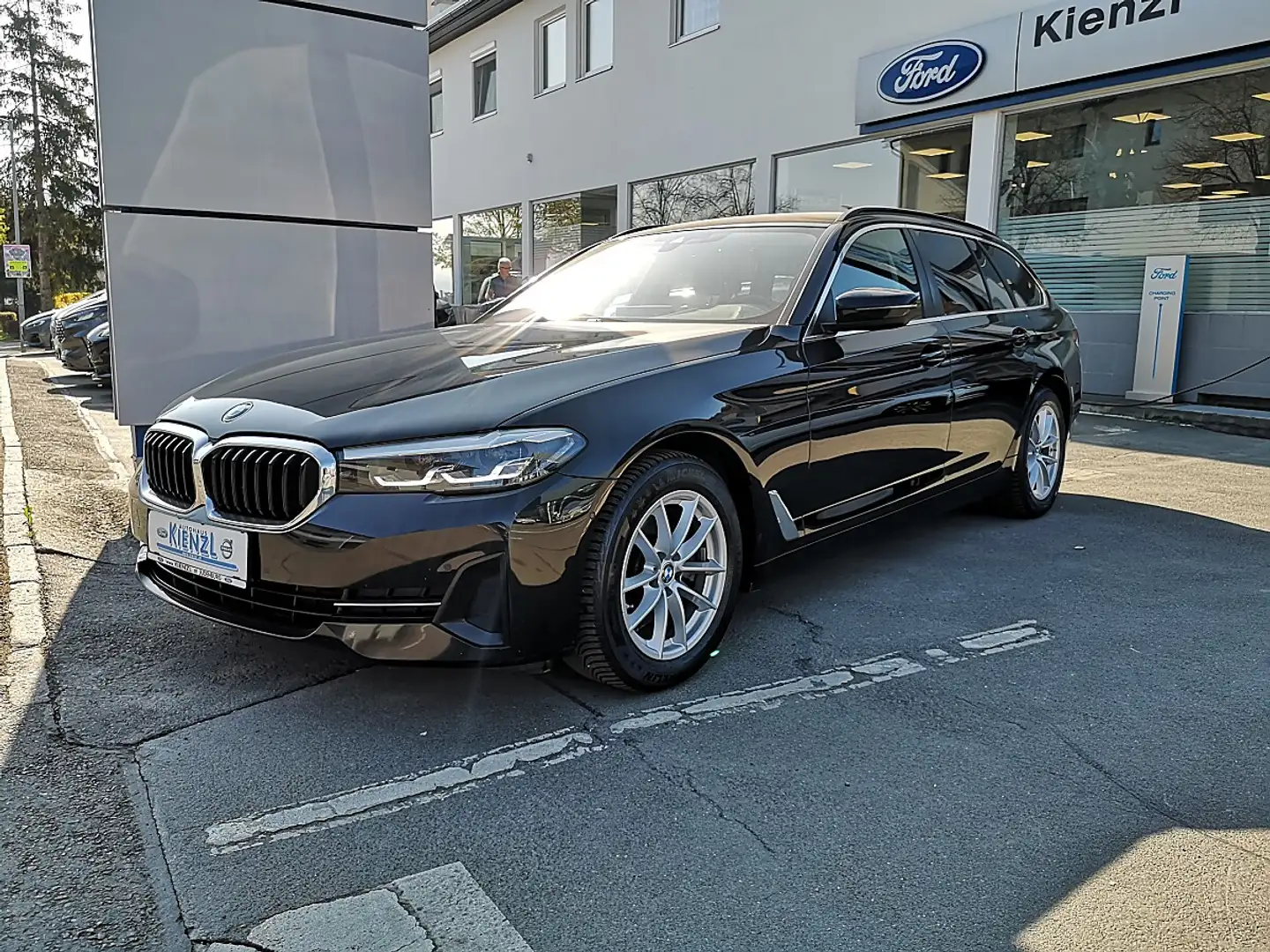 BMW 520 d 48 V Touring xDrive Aut. Schwarz - 1