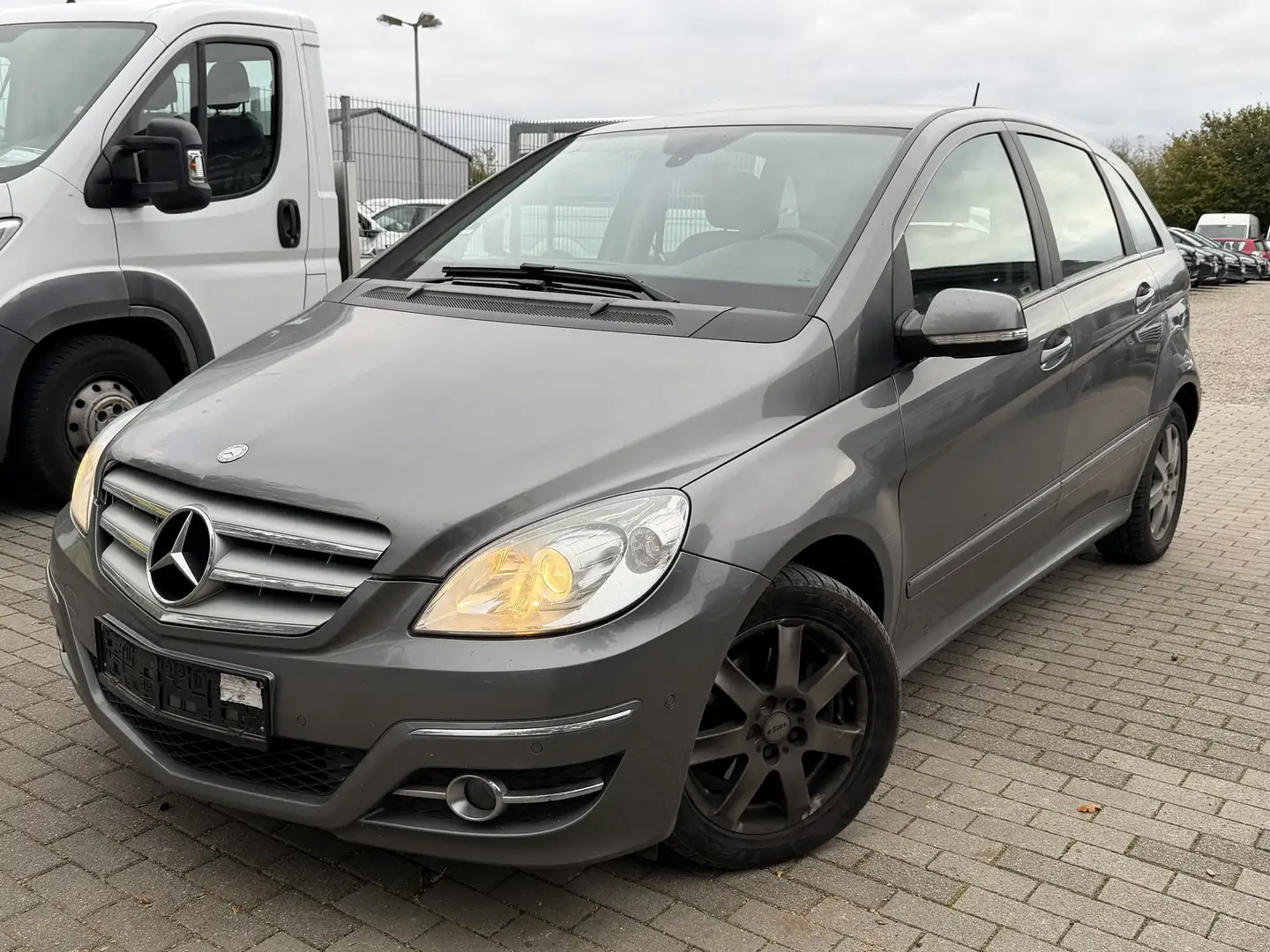 Mercedes-Benz B 180 B 180 2.0 CDI Temp Navi Klima Sitzhzg AHK Gris - 1