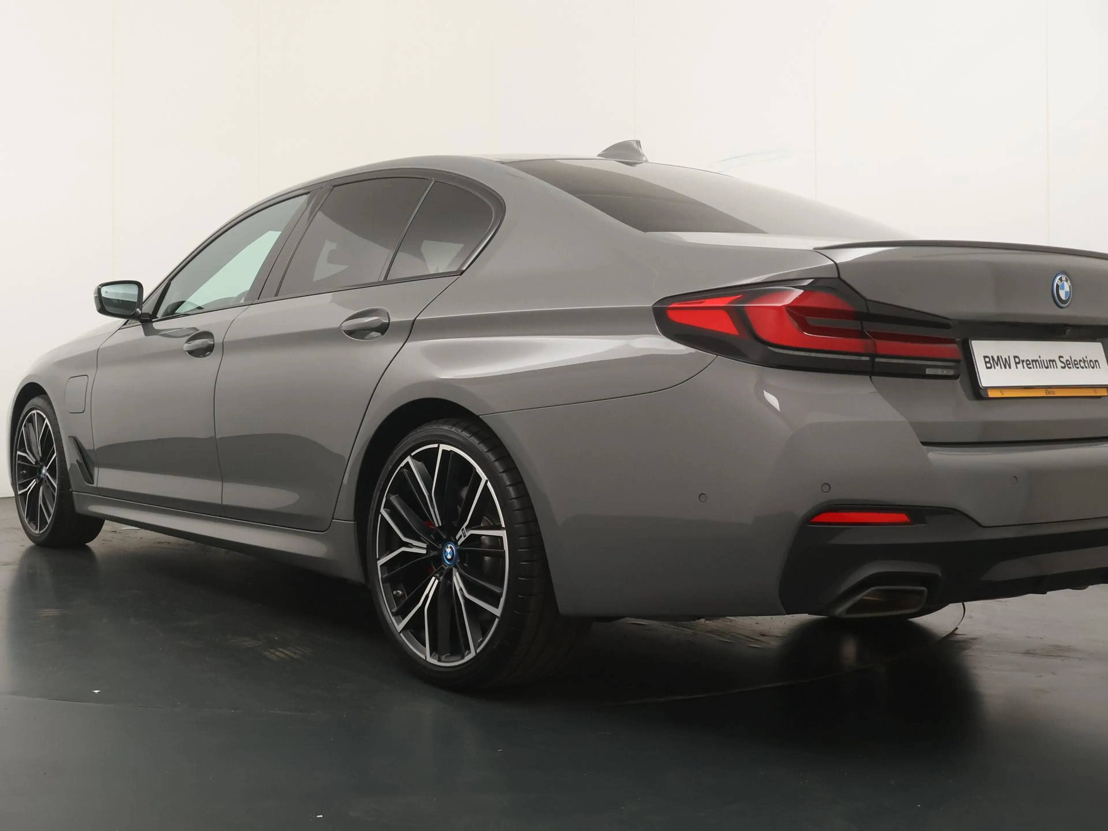 BMW 545 5-serie 545e xDrive Business Edition Plus | Drivin — photo 11