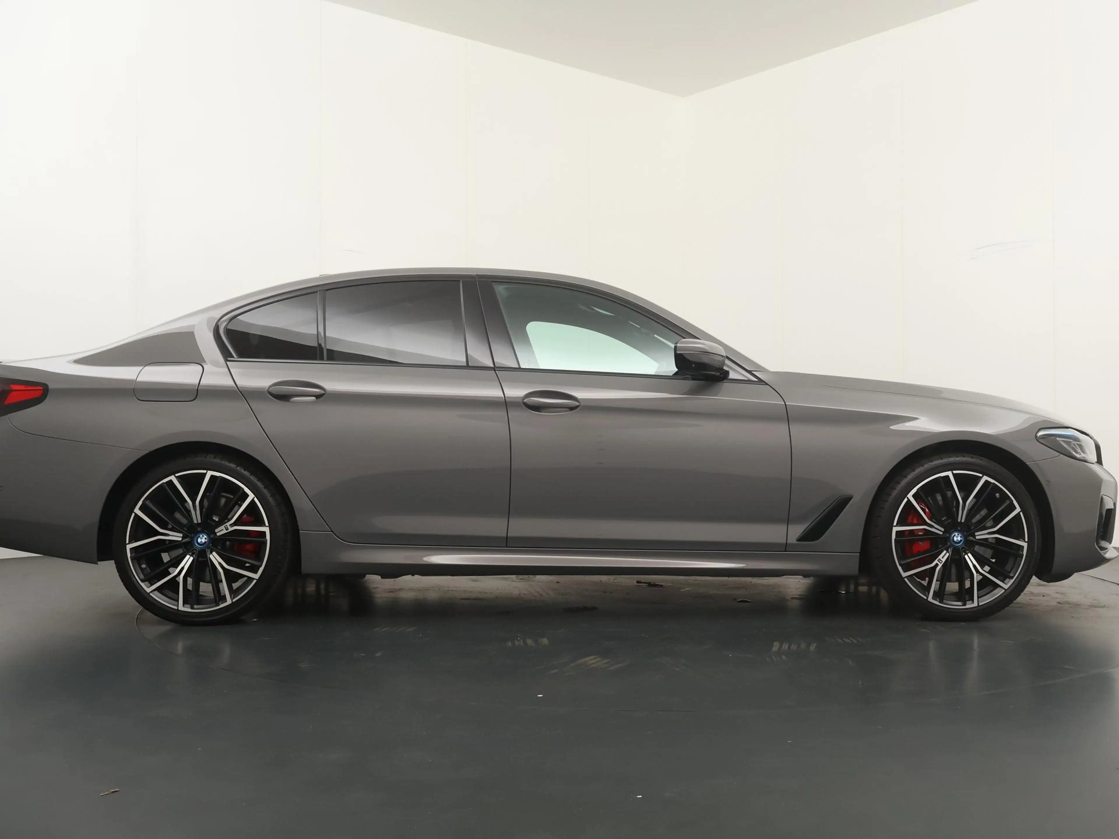 BMW 545 5-serie 545e xDrive Business Edition Plus | Drivin — photo 8