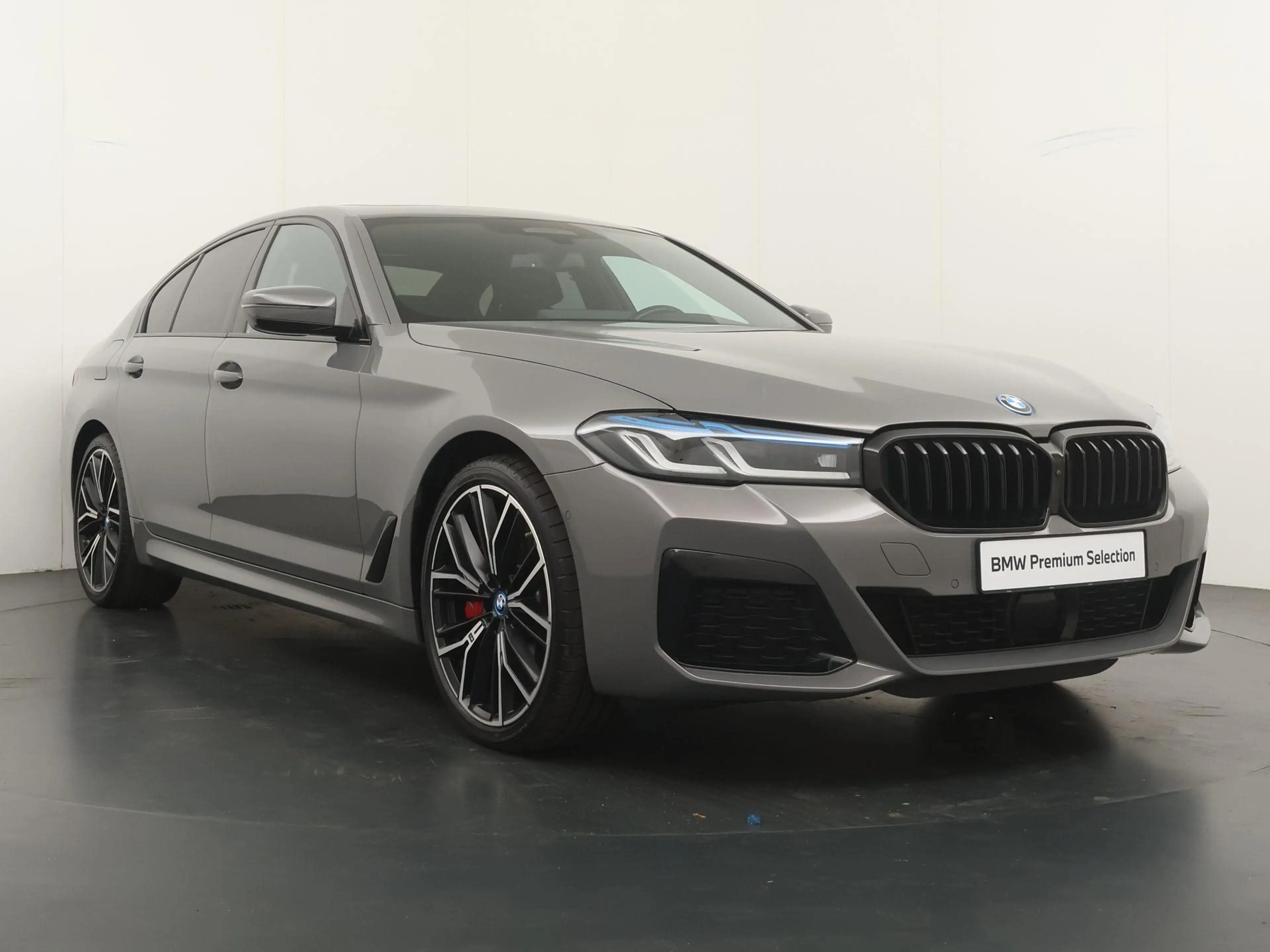 BMW 545 5-serie 545e xDrive Business Edition Plus | Drivin — photo 7