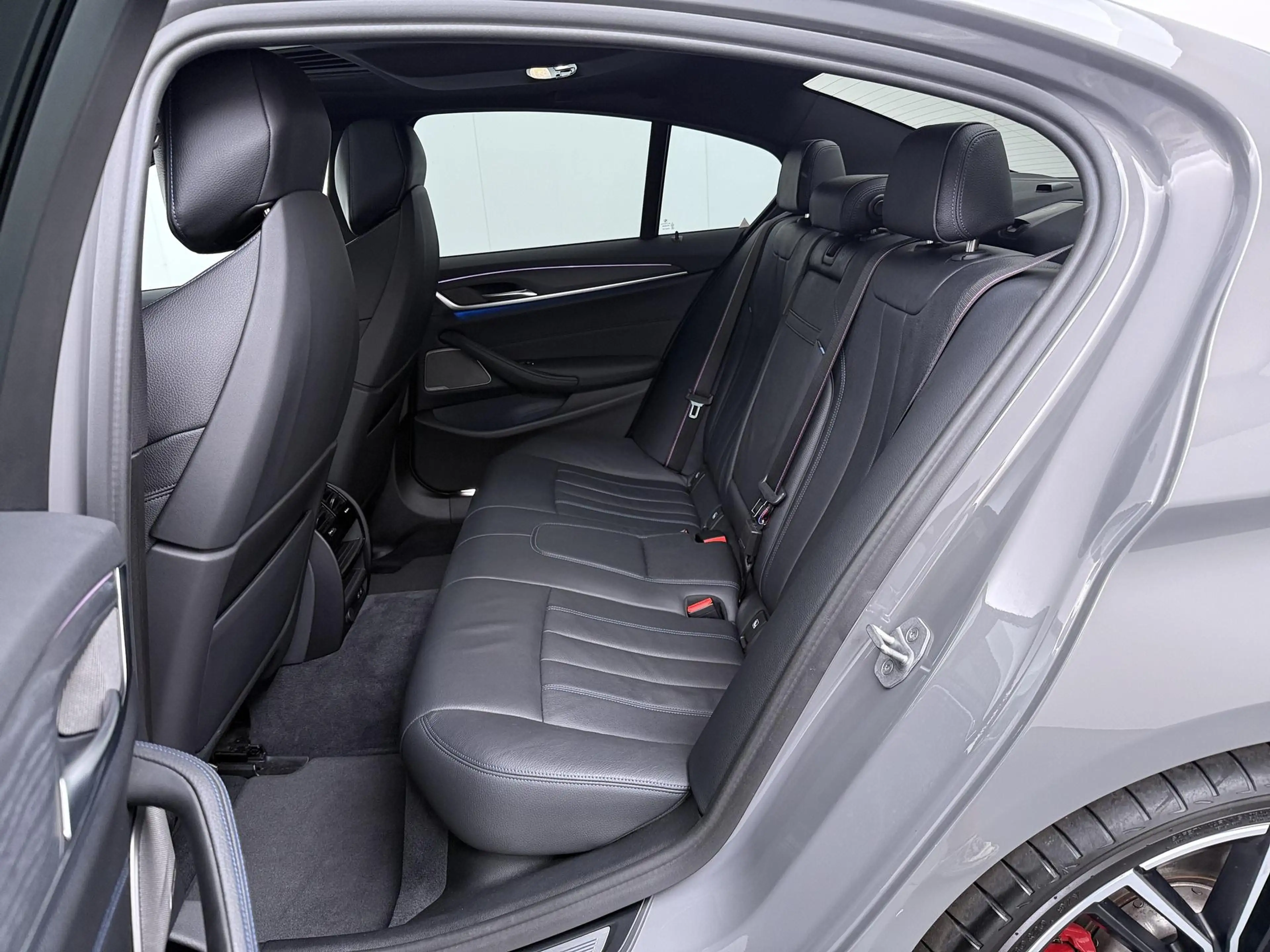 BMW 545 5-serie 545e xDrive Business Edition Plus | Drivin — photo 14