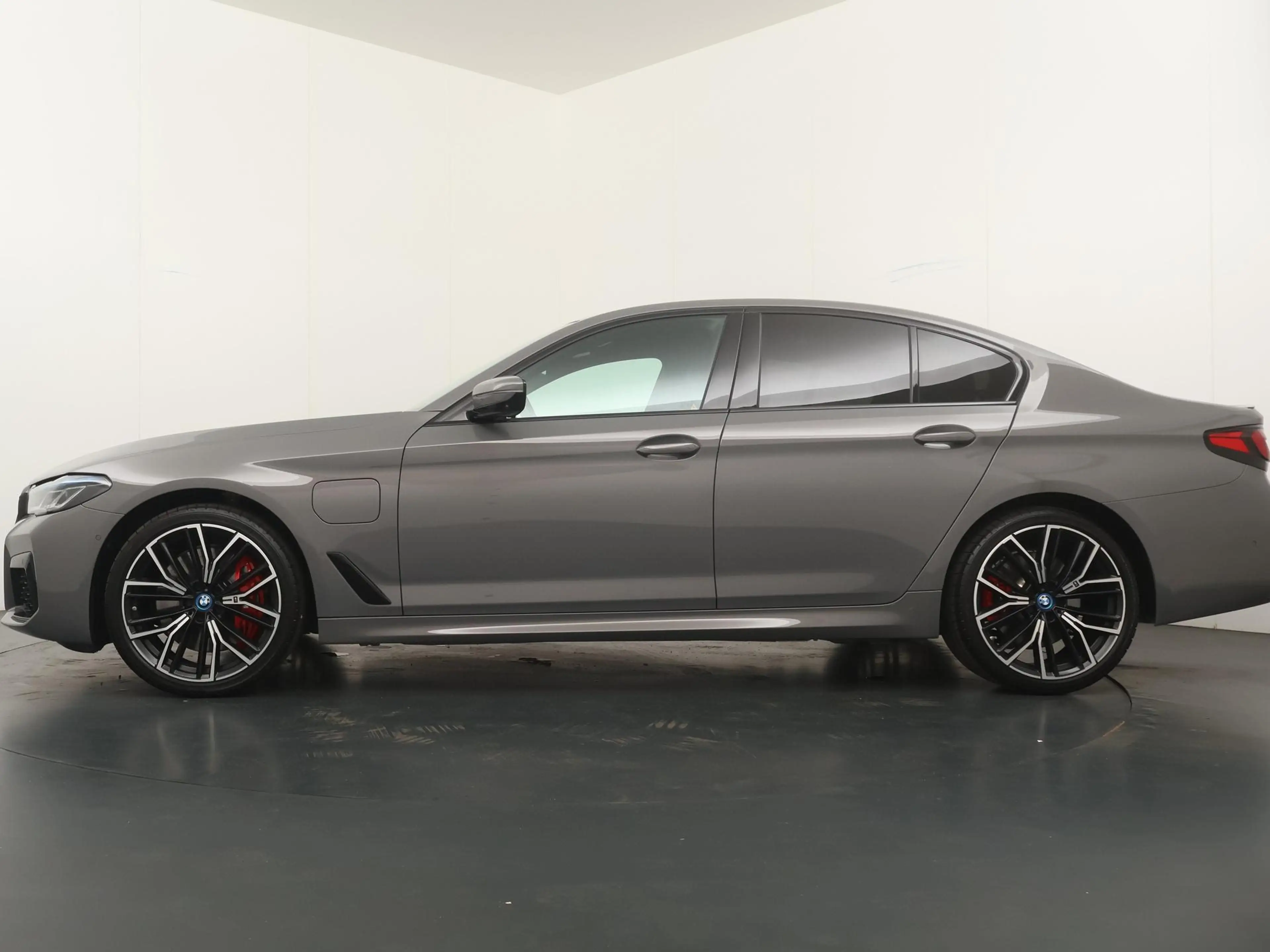 BMW 545 5-serie 545e xDrive Business Edition Plus | Drivin — photo 12
