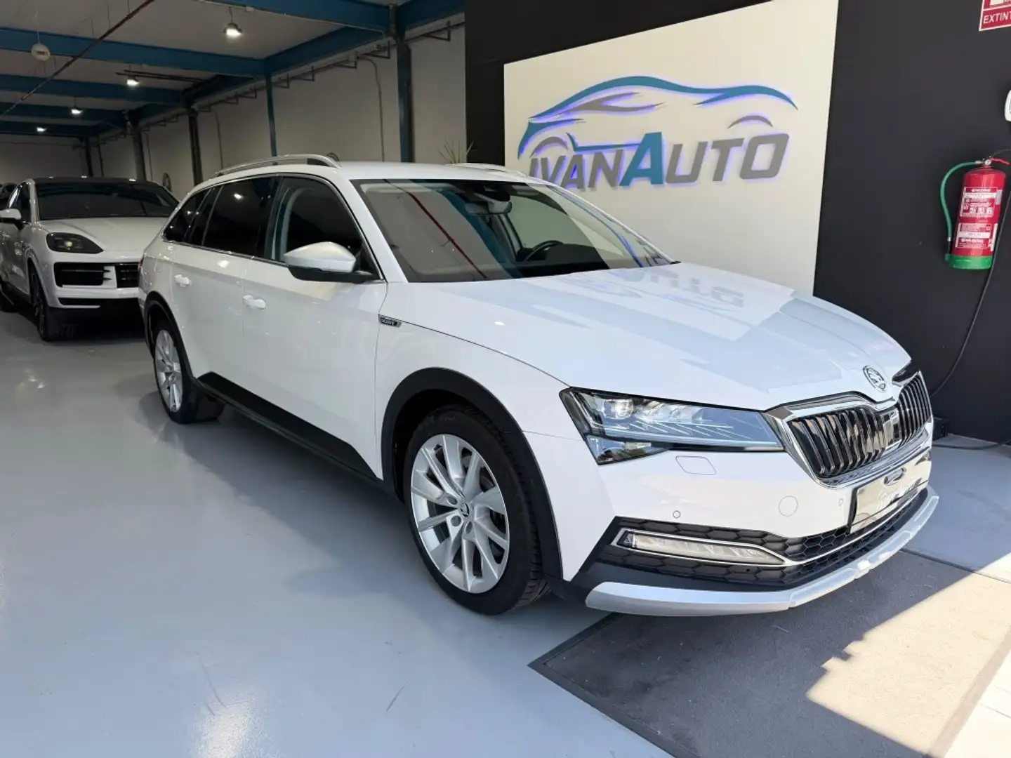 Skoda Superb Combi 2.0 TSI Scout 4x4 DSG 200kW Blanco - 1
