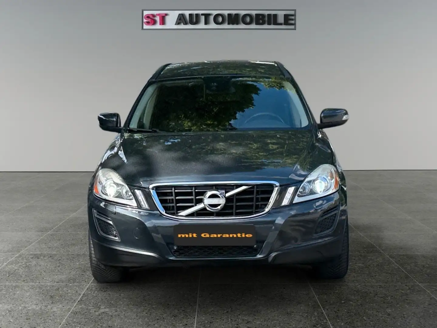 Volvo XC60 Momentum  2.4 -Allrad-Navi-AHK-Automatik Grau - 1