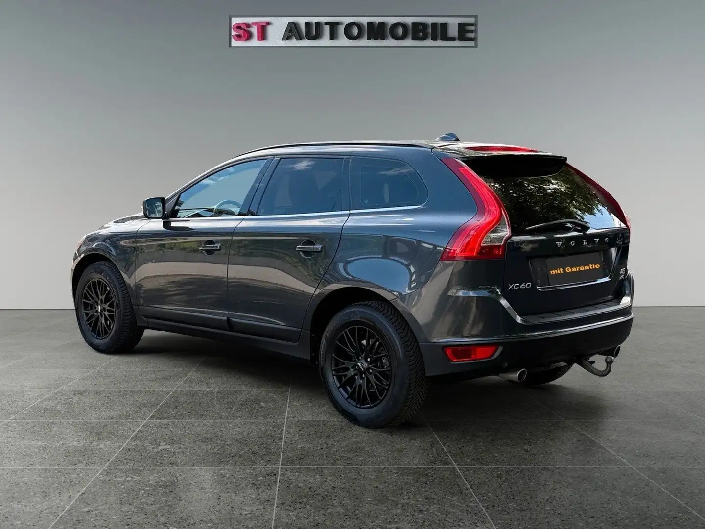 Volvo XC60 Momentum  2.4 -Allrad-Navi-AHK-Automatik Grau - 2