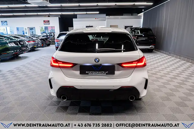 BMW 1 Series view 8