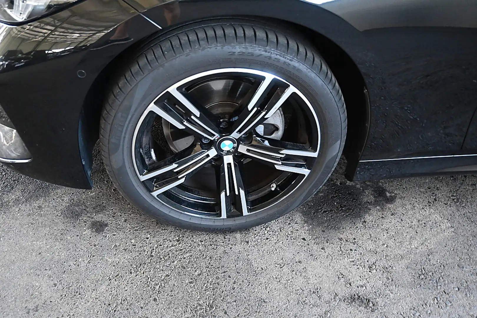 BMW Sonstige 3er-Reihe 3er - 320 i Schwarz - 2
