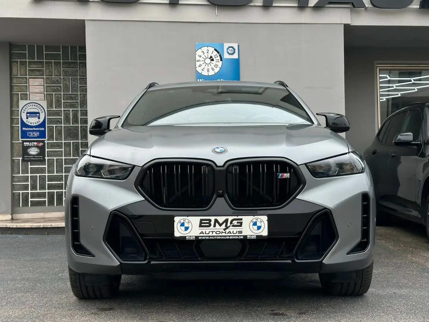BMW X6 M60i M Sport Pro DAProf PAProf Massage Pano Grau - 2