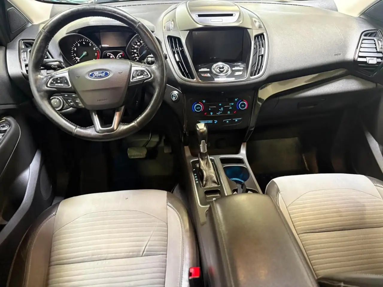 Ford Escape снимка Ford Escape