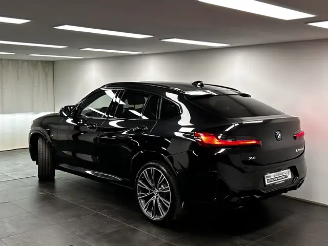 BMW X4 M view 3