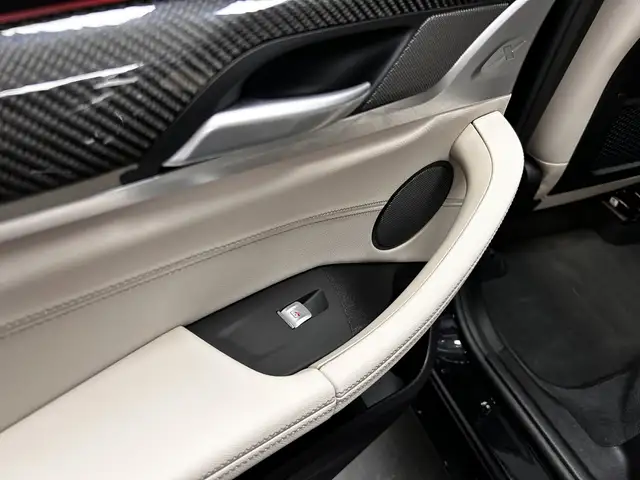 BMW X4 M view 15