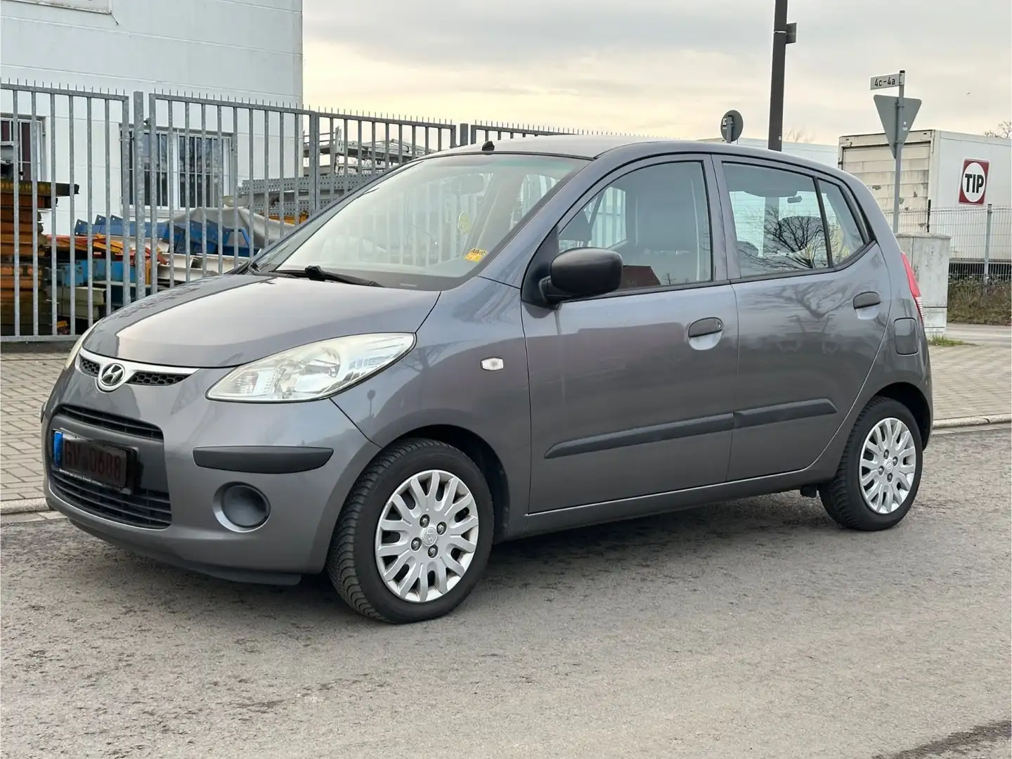 Hyundai i10 1,1 Benziner Classic Klima Grau - 2