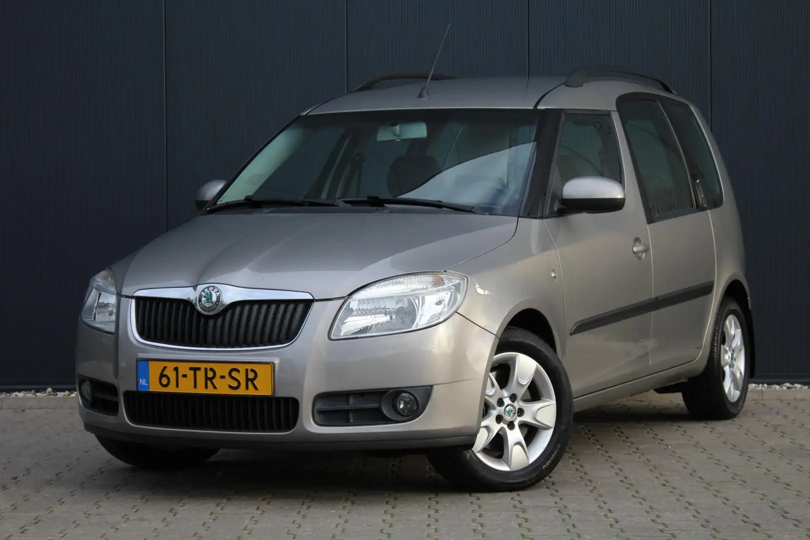 Skoda Roomster 1.6-16V Style | Automaat | Trekhaak | Clima / Crui Beige - 1