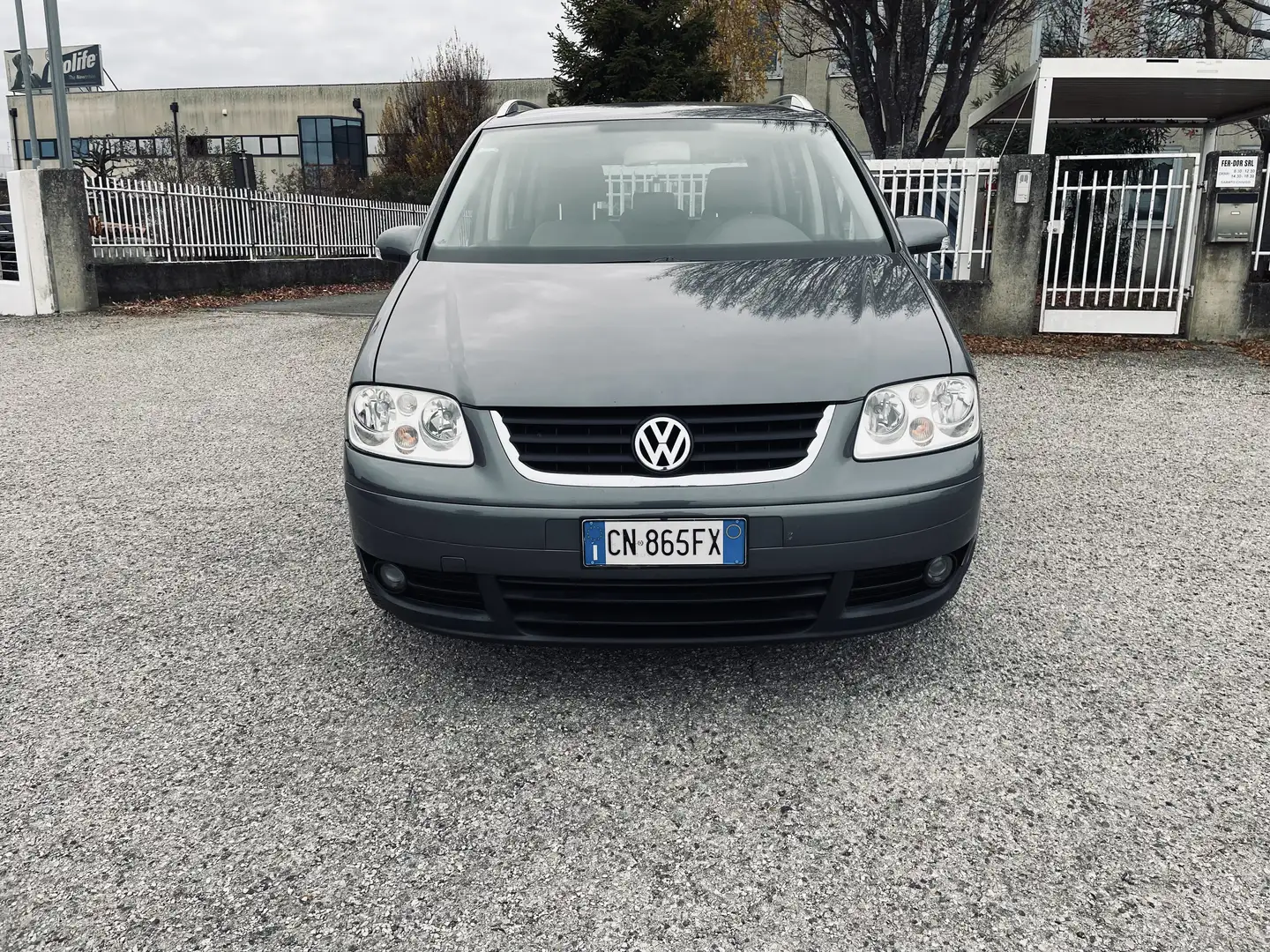 Volkswagen Touran 2.0 tdi Highline dsg. UNICO PROPRIETARIO - 2