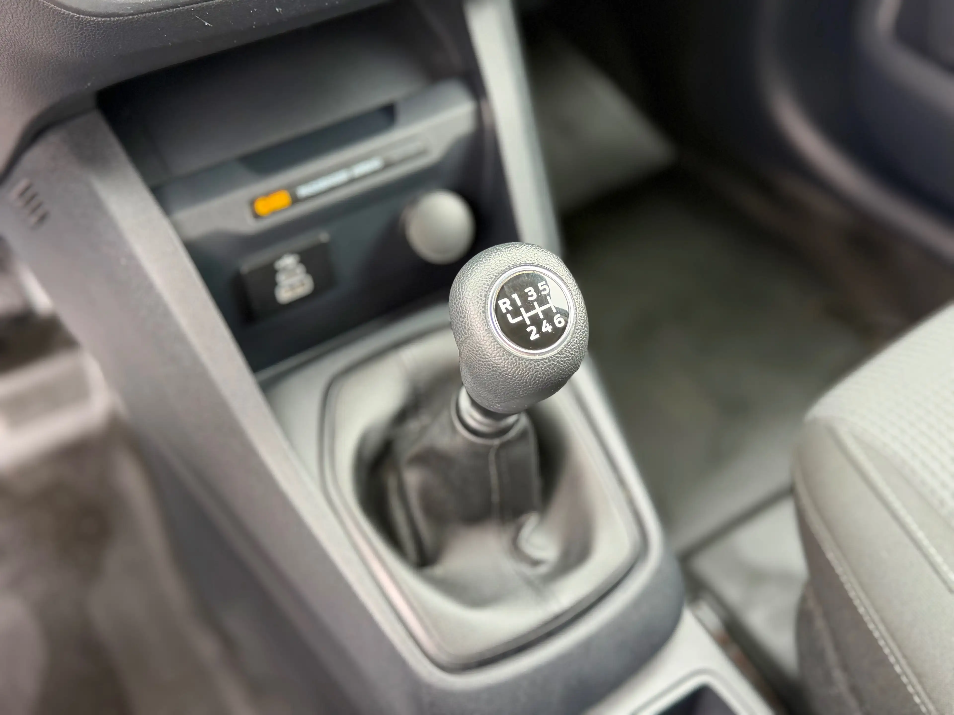 Ford Courier 1.0i Utilitaire — photo 13