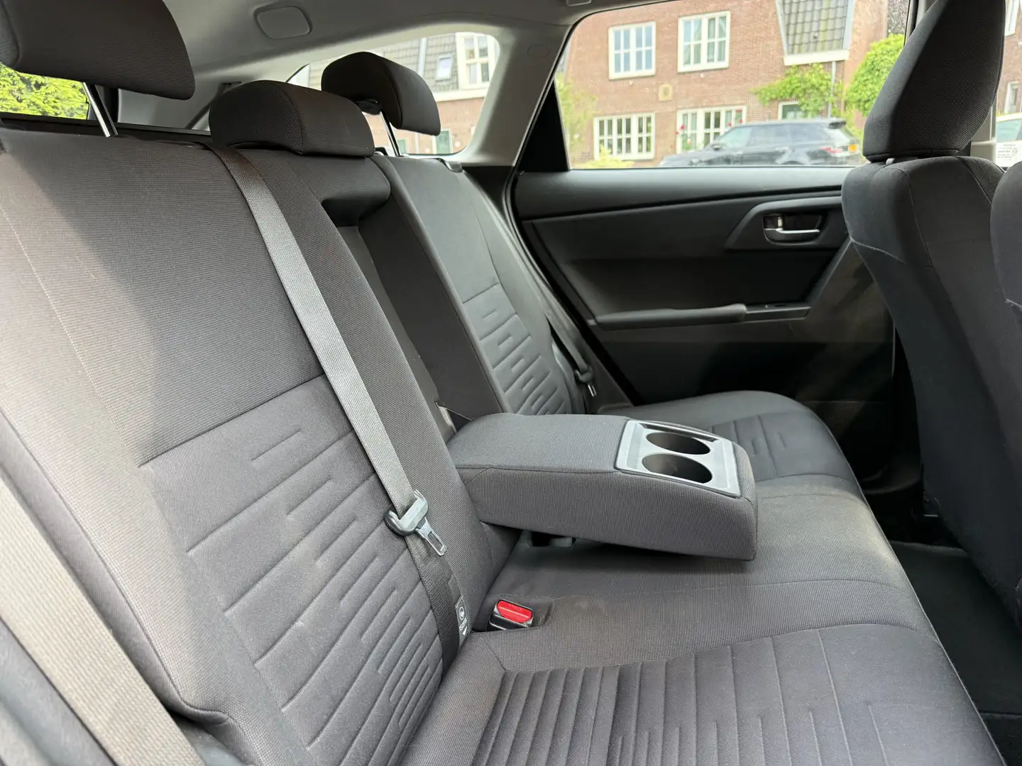 Toyota Auris Touring Sports 1.8 Hybrid Active Aut. Met lichte b Grijs - 2