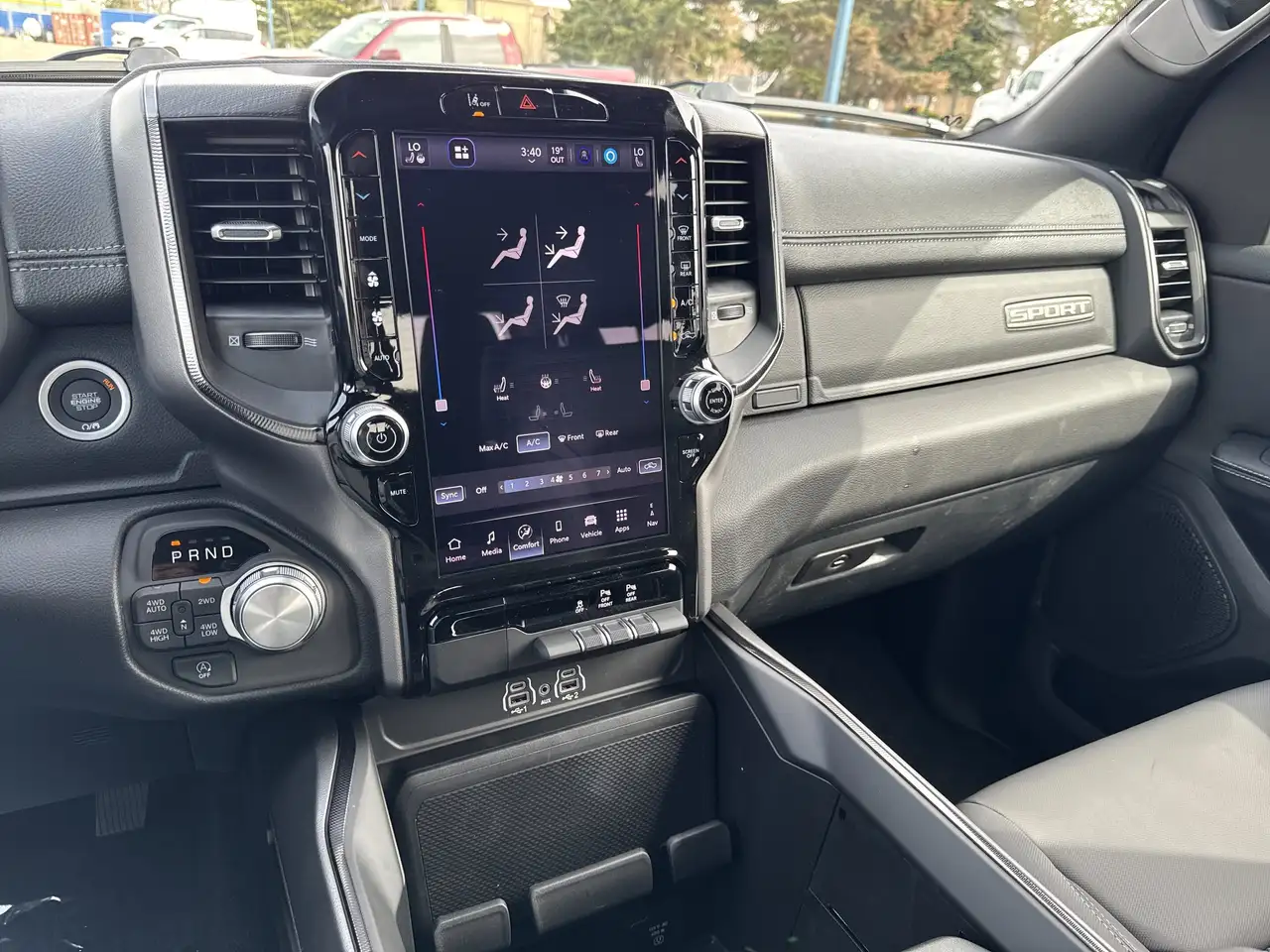 RAM 1500 снимка RAM 1500