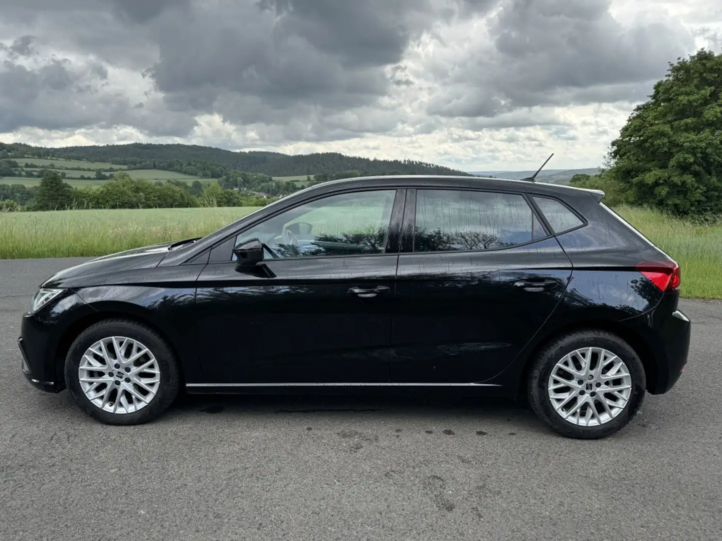 SEAT Ibiza 1.0 TSI,Sportpaket,Sitzheizung,Kamera,Navi Zwart - 2