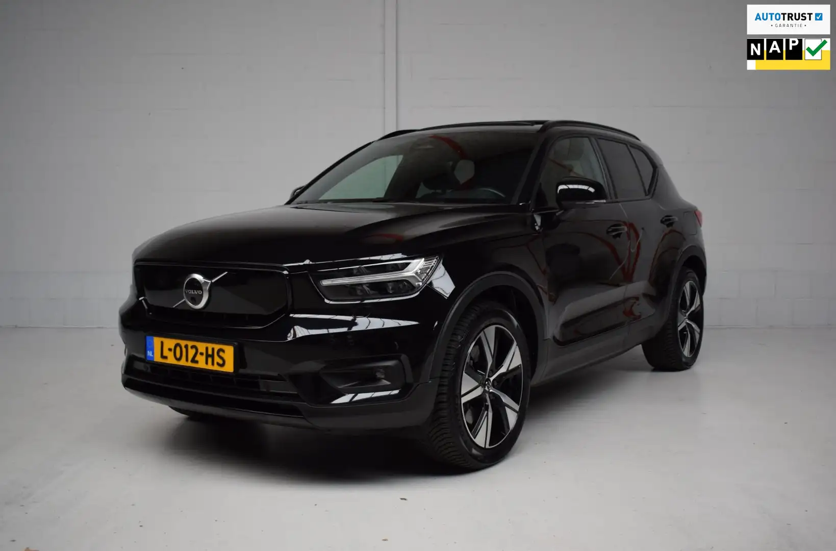 Volvo XC40 Recharge P8 AWD R-Design ORG.NED / PANORAMADAK / H Zwart - 1