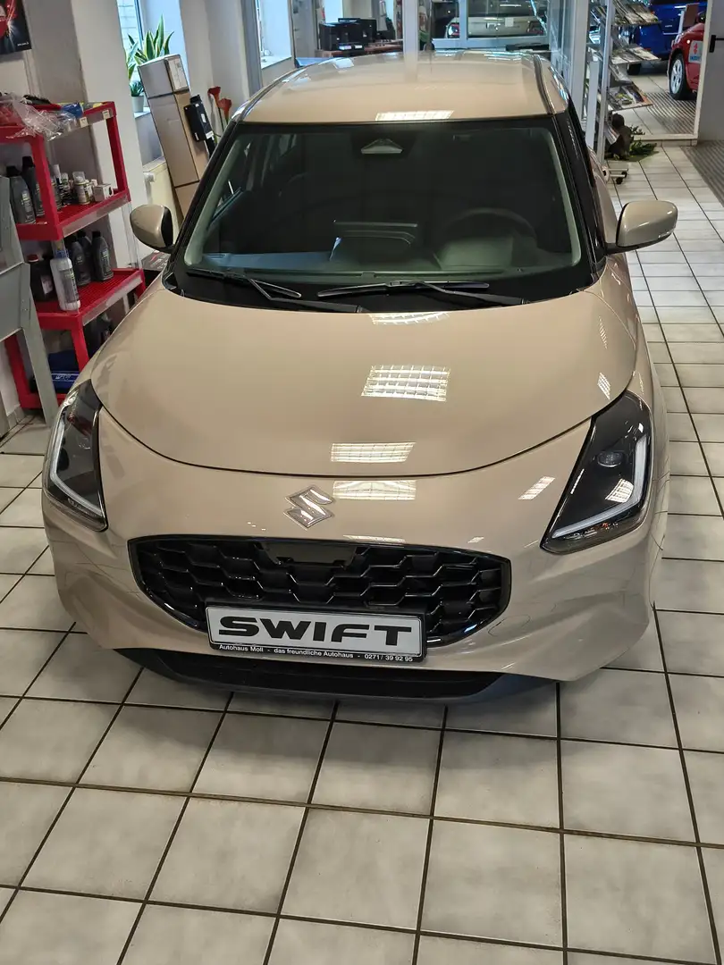 Suzuki Swift 1.2 Dualjet Hybrid 61 kW Comfort+ Beige - 2