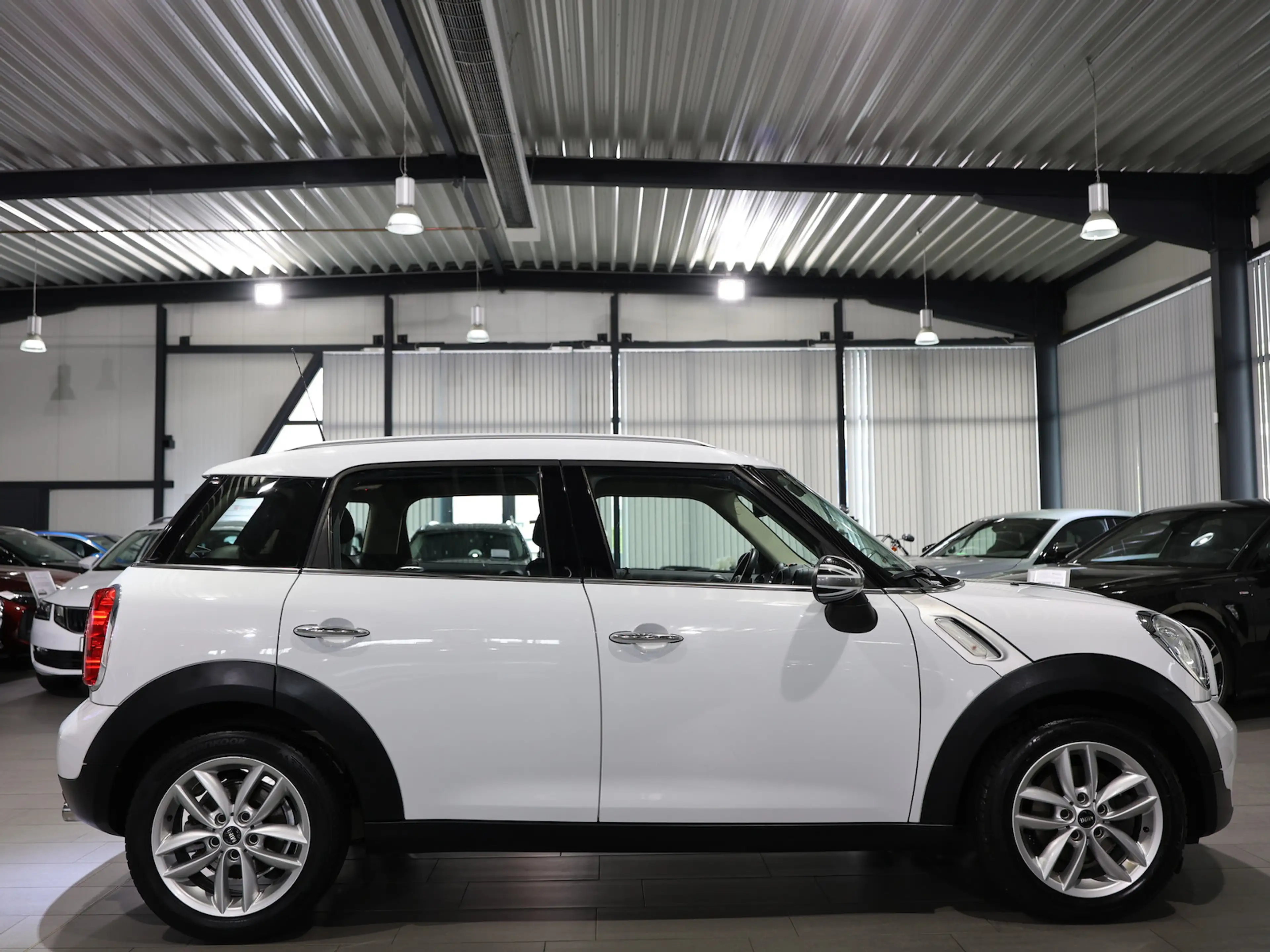 MINI Cooper D Countryman PEPPER II CARBON COLOUR — photo 8
