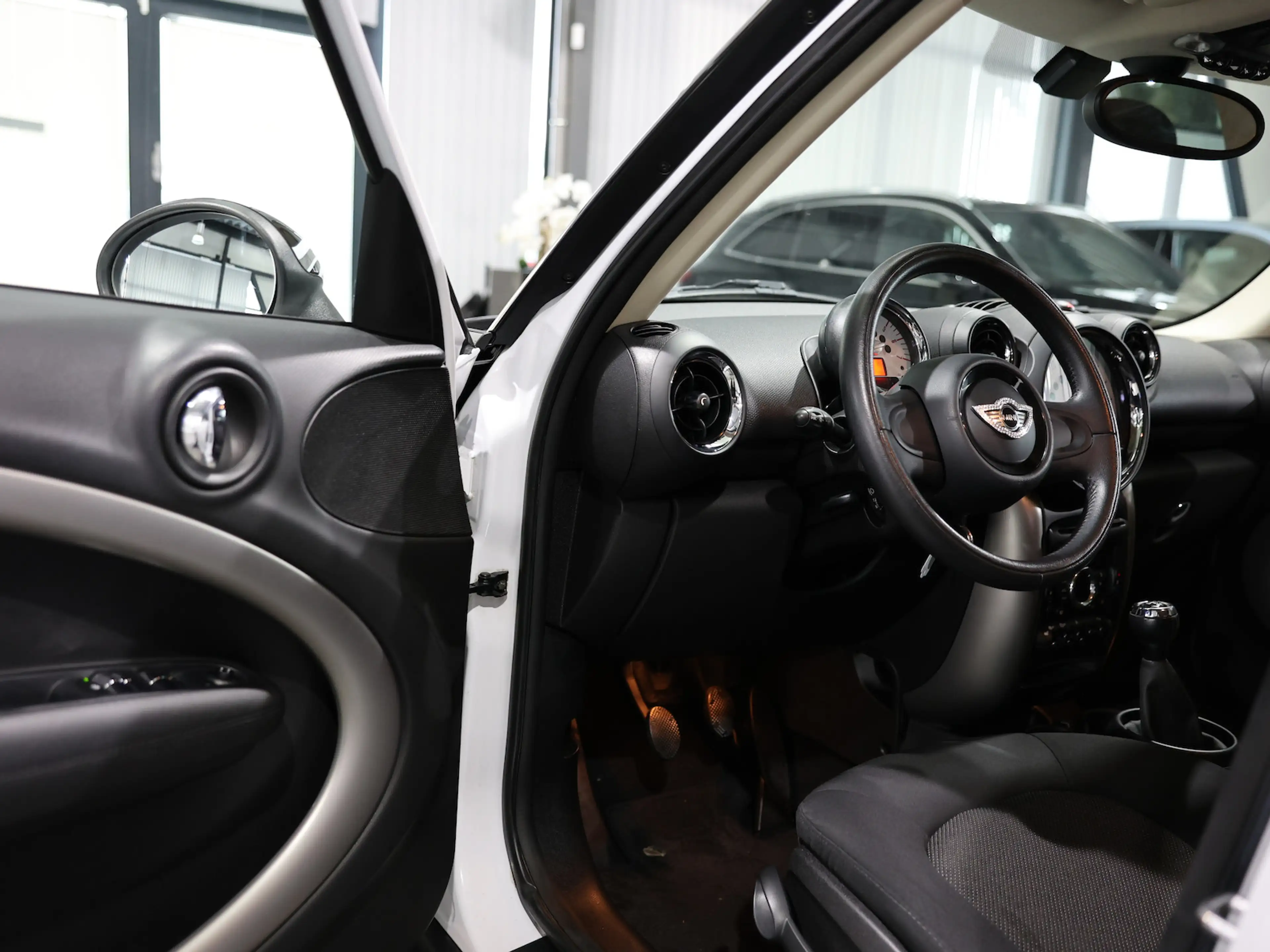 MINI Cooper D Countryman PEPPER II CARBON COLOUR — photo 12